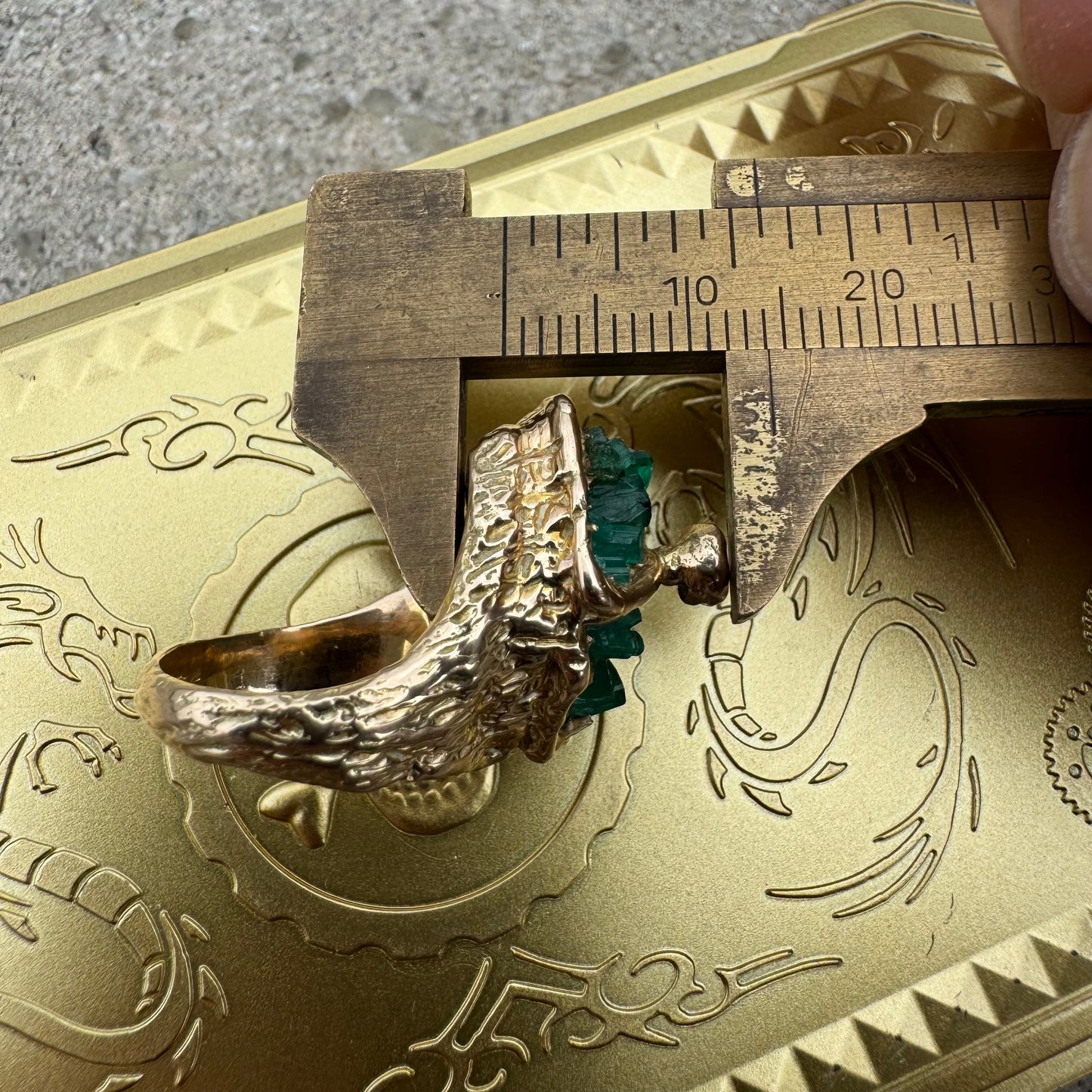 Vintage Solid 14k Yellow Gold Artisan Crafted Raw Natural Emerald Brutalist Ring (4.5)