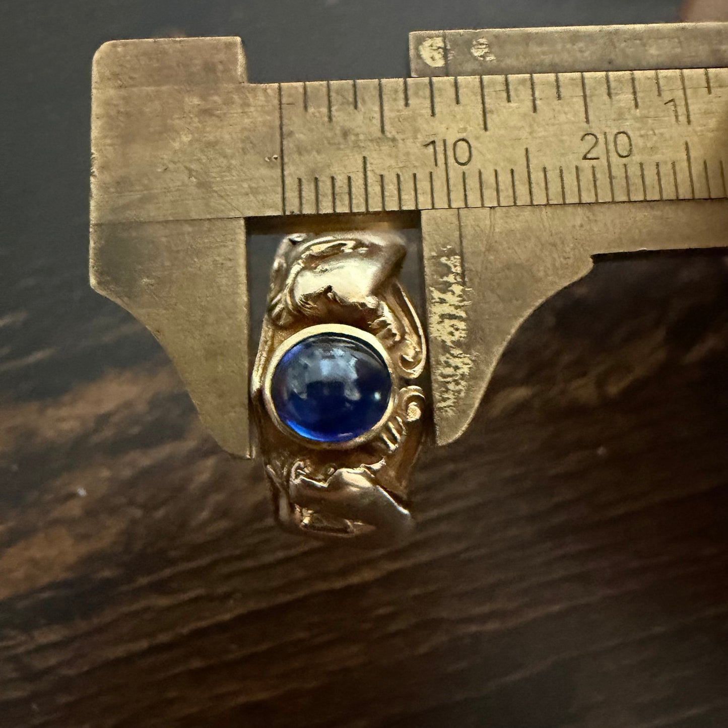 Art Nouveau Solid 14k Yellow Gold Sugar Loaf Sapphire Double Lion Ring (8.5)