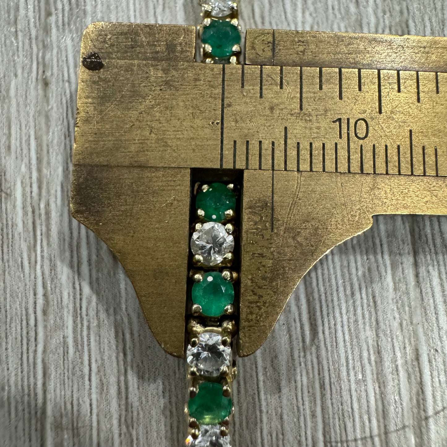 Vintage 14k Yellow Gold 6.0CTW Natural Diamond And Emerald Tennis Bracelet (6.75”)