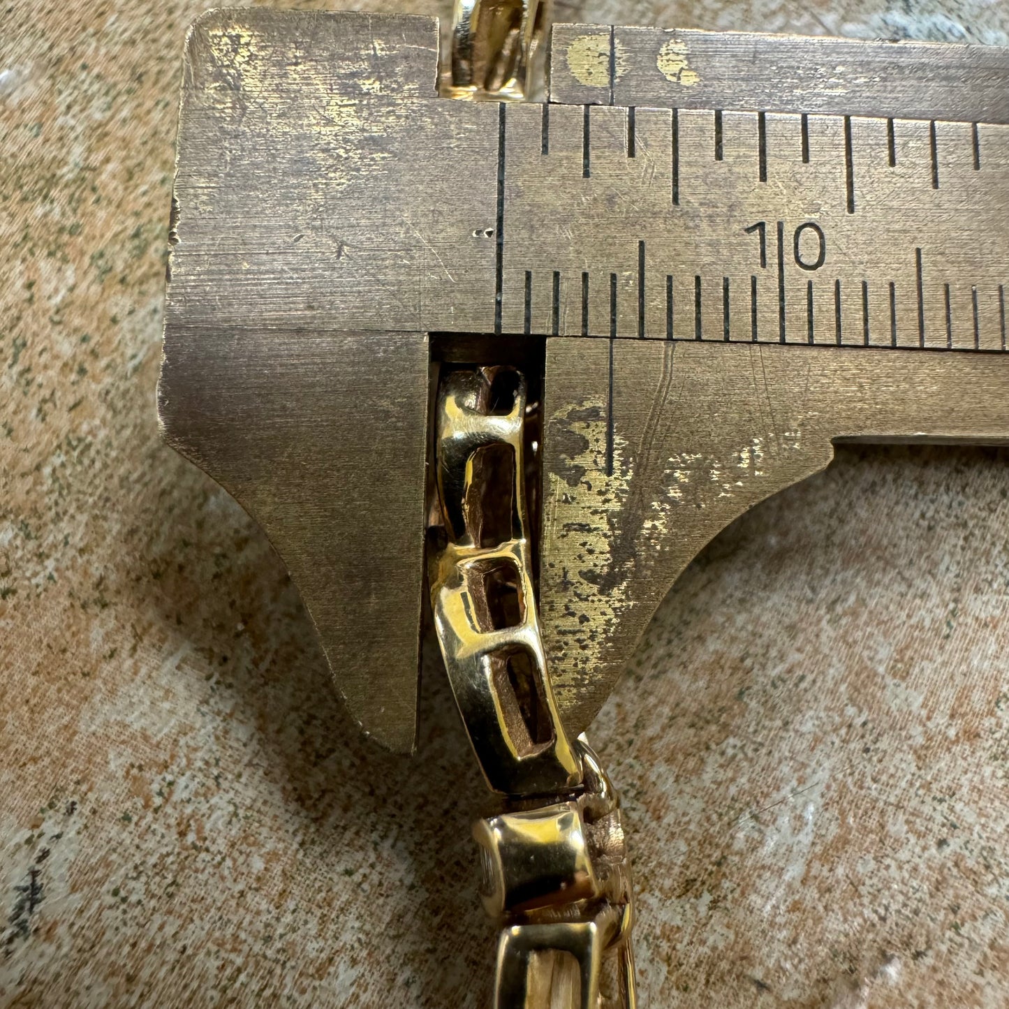 Brand New 4.0ctw Natural Baguette Diamond 14k Yellow Gold Infinity Link Bracelet (7.75”)