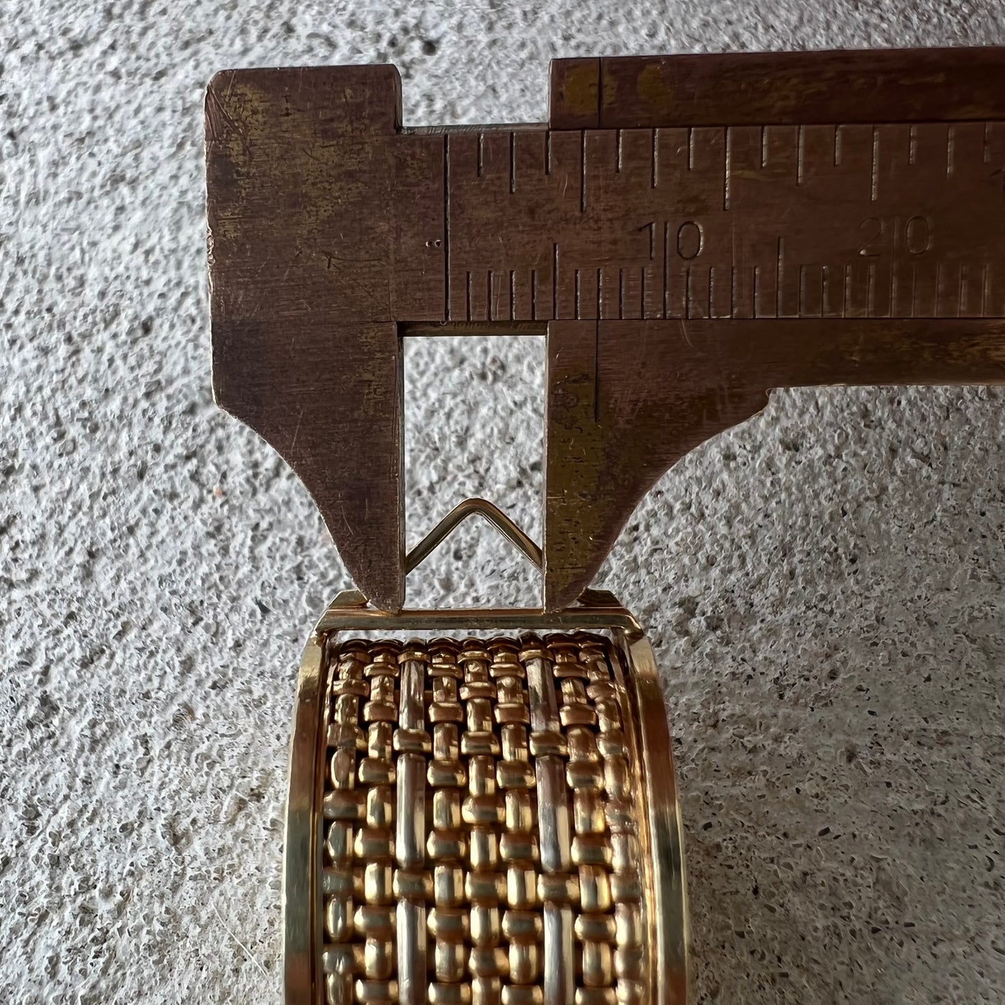 1980’s Solid 14k Gold Basket Weaved Jeweler’s Loupe