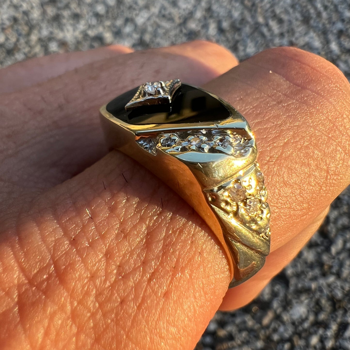 1950’s 14k Yellow Gold Solid Backed Comfort Fit Black Onyx Natural Diamond Nugget Ring (10)