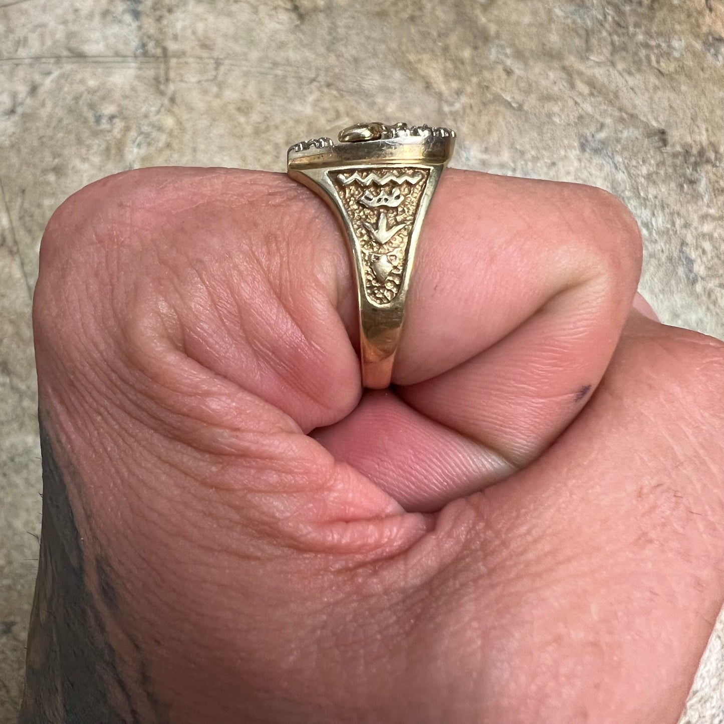 1980’s Solid 14K Yellow Gold .50CTW Natural Diamond Encrusted Good Luck Horseshoe “Gamblers Ring” (12.75)