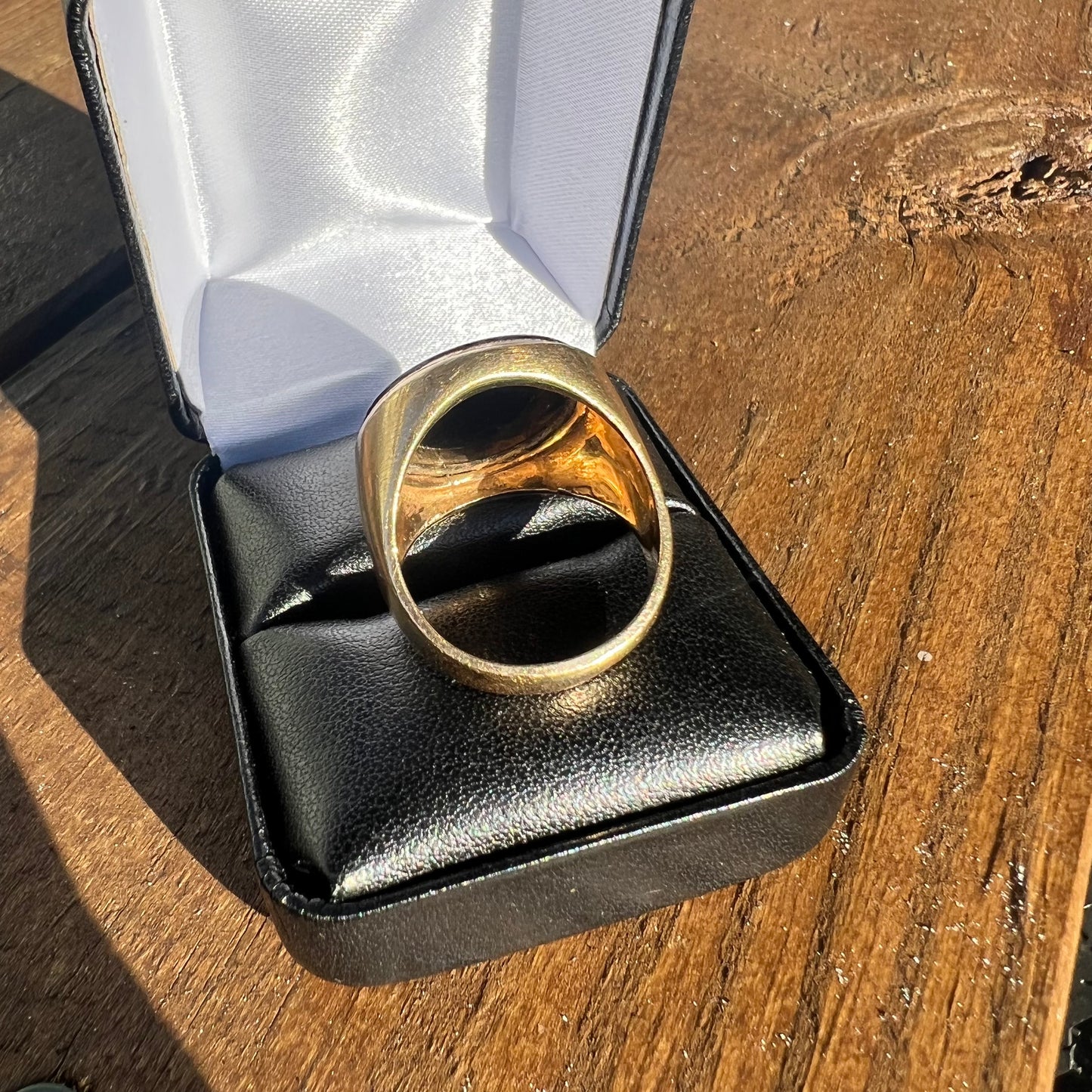 1970’s 14k Yellow Gold Large Back Onyx Oval Signet Ring (Size:10)