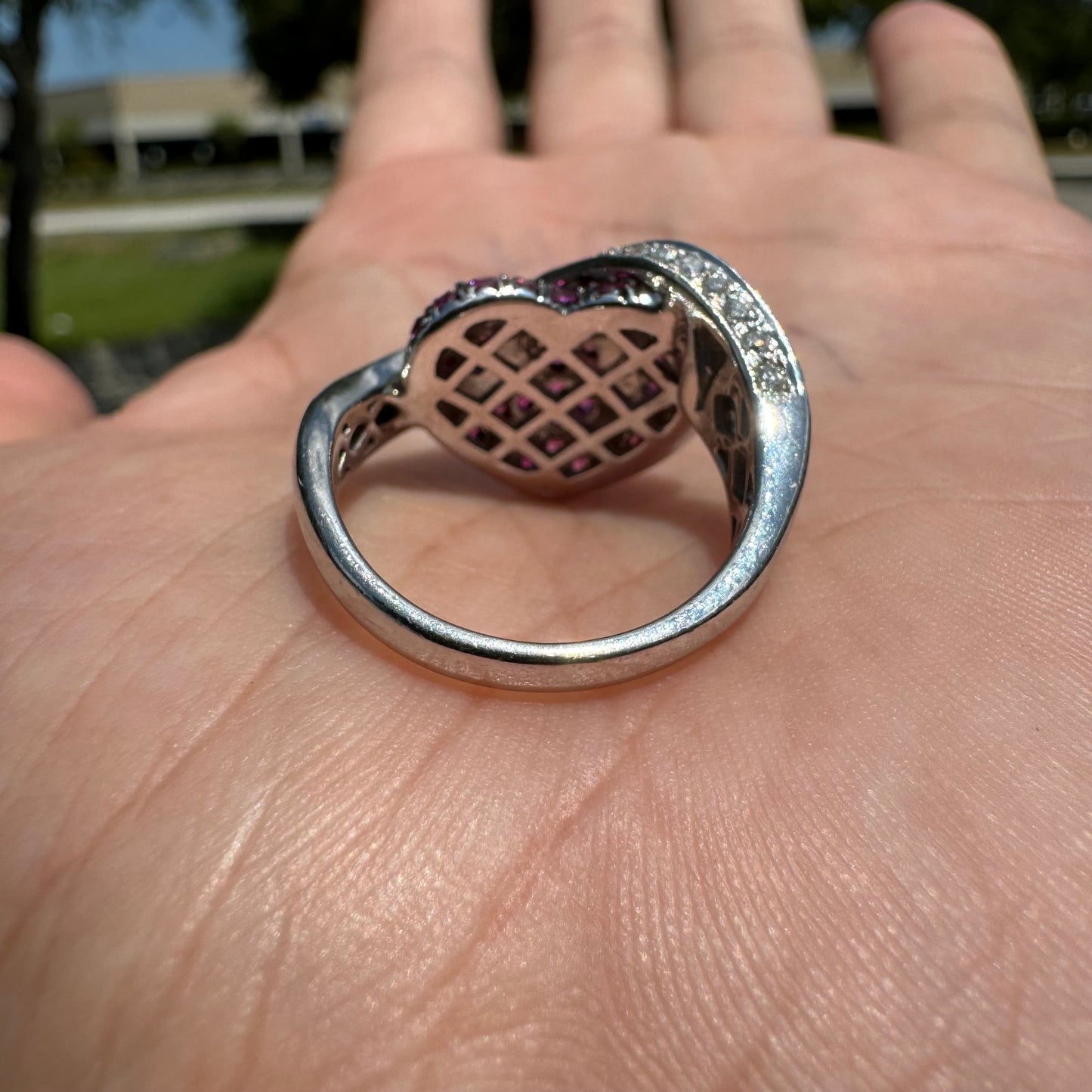 Immaculate 14k White Gold Natural Diamond And Ruby Flooded Banner Heart Ring (8)