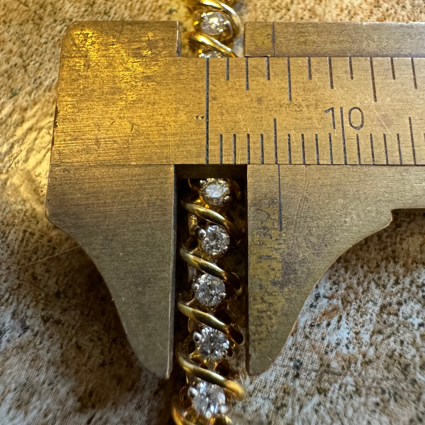 Vintage Solid 18k Yellow Gold 2.0ctw Natural Diamond Tennis Bracelet (7.25”)