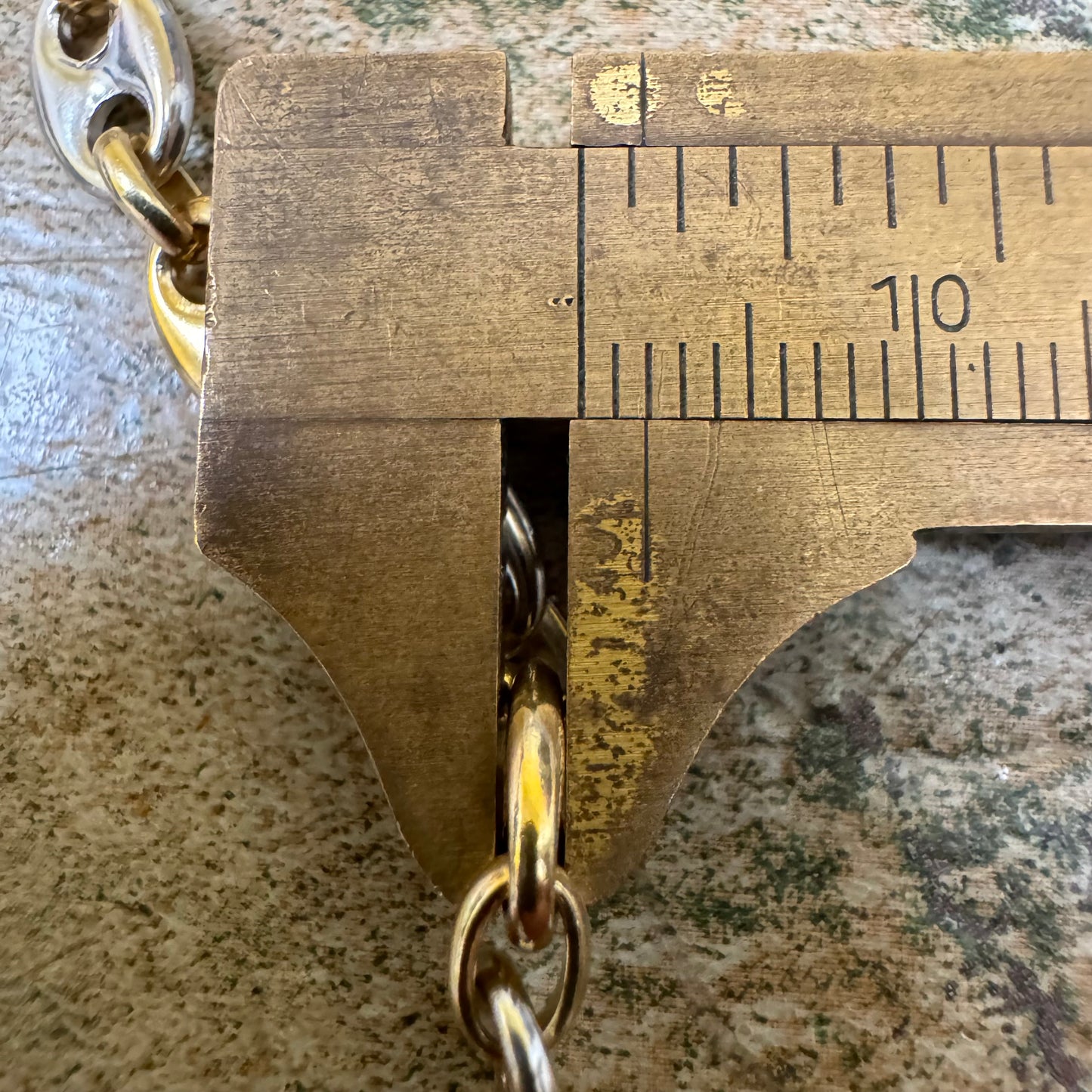 Vintage Solid 18k Two-Tone Yellow And White Gold Classic Puffed Gucci Link Necklace (17.75”)