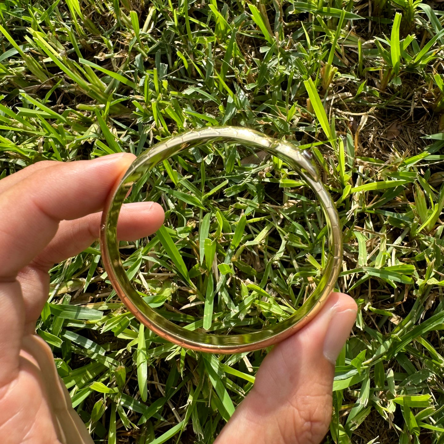 1960’s 14k Yellow Gold Hand Chased Wraparound Snake Hinged Bangle Bracelet (5.75”-6.75”)