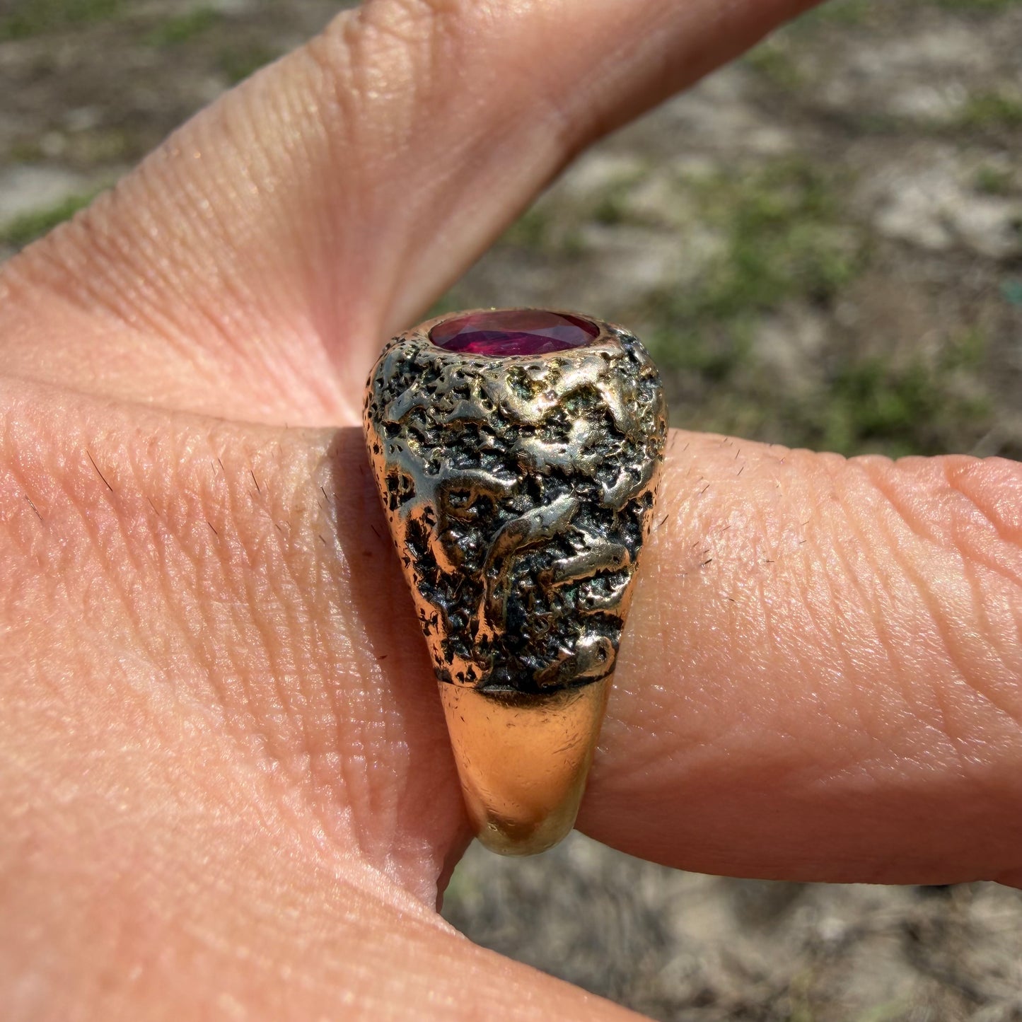 Antique Solid 14k Yellow Gold Natural Ruby Brutalist Gypsy Ring (7.75)