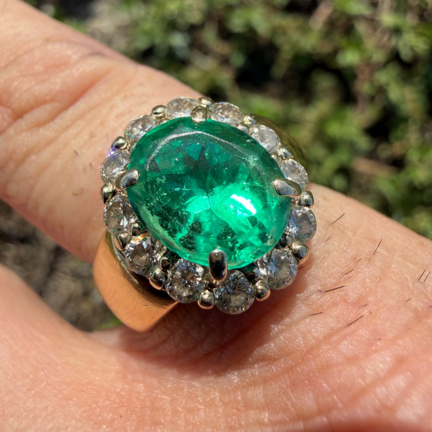 Vintage Solid 18k Yellow Gold 4.0ctw Natural Emerald Solitaire VS Diamond Halo Ring (6)