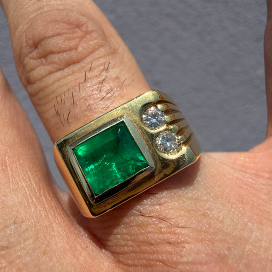 1980’s New Old Stock Solid 18k Yellow Gold 1.95ctw Natural Colombian Emerald and VS Diamond Signet Ring (9)