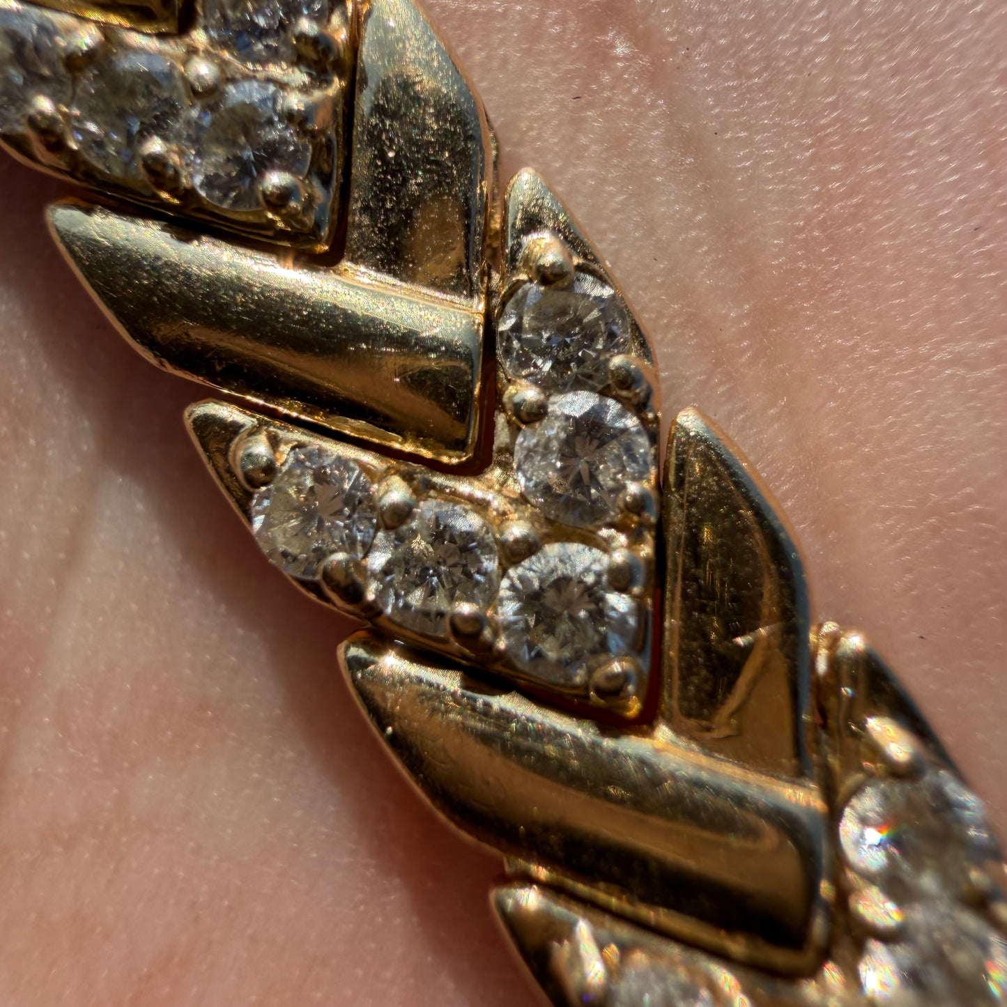 Vintage Solid 14k Yellow Gold 4.0ctw Natural Diamond Encrusted Chevron Link Bracelet (7.25”)