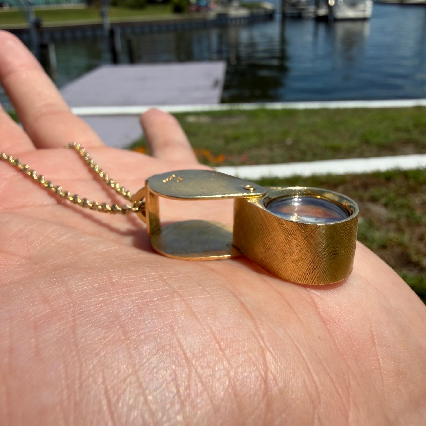 1977 Solid 18k Yellow Gold English Hallmarked Jewelers Loupe Pendant