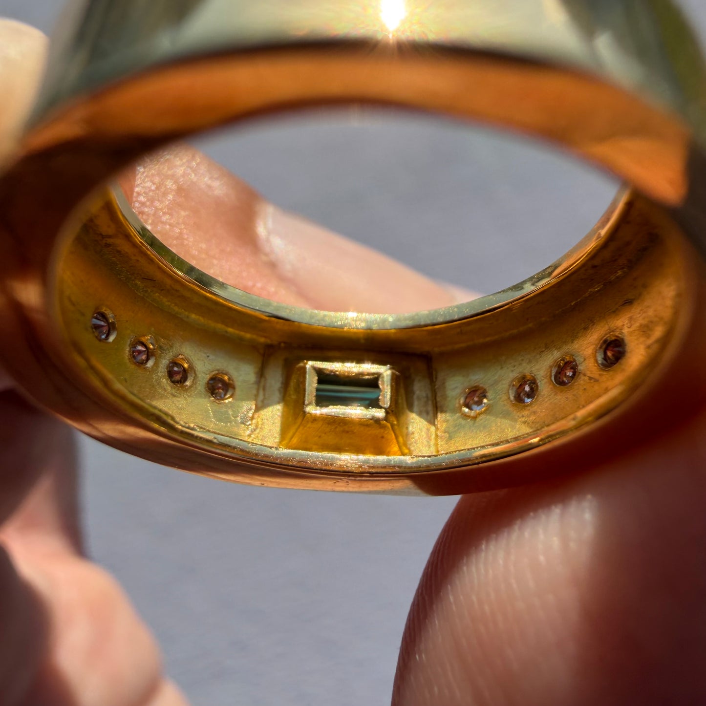 1980’s New Old Stock Solid 18k Yellow Gold 1.0ctw Natural Columbian Emerald and VS Diamond Ring (7)