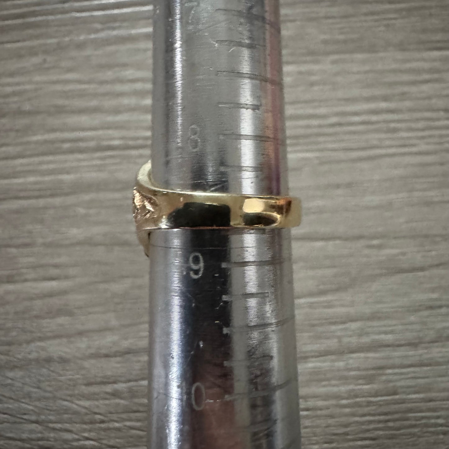 1970’s/80’s Solid 14k Gold .65ctw Natural Diamond Encrusted Good Luck Horseshoe “Gamblers” Ring (8.5)