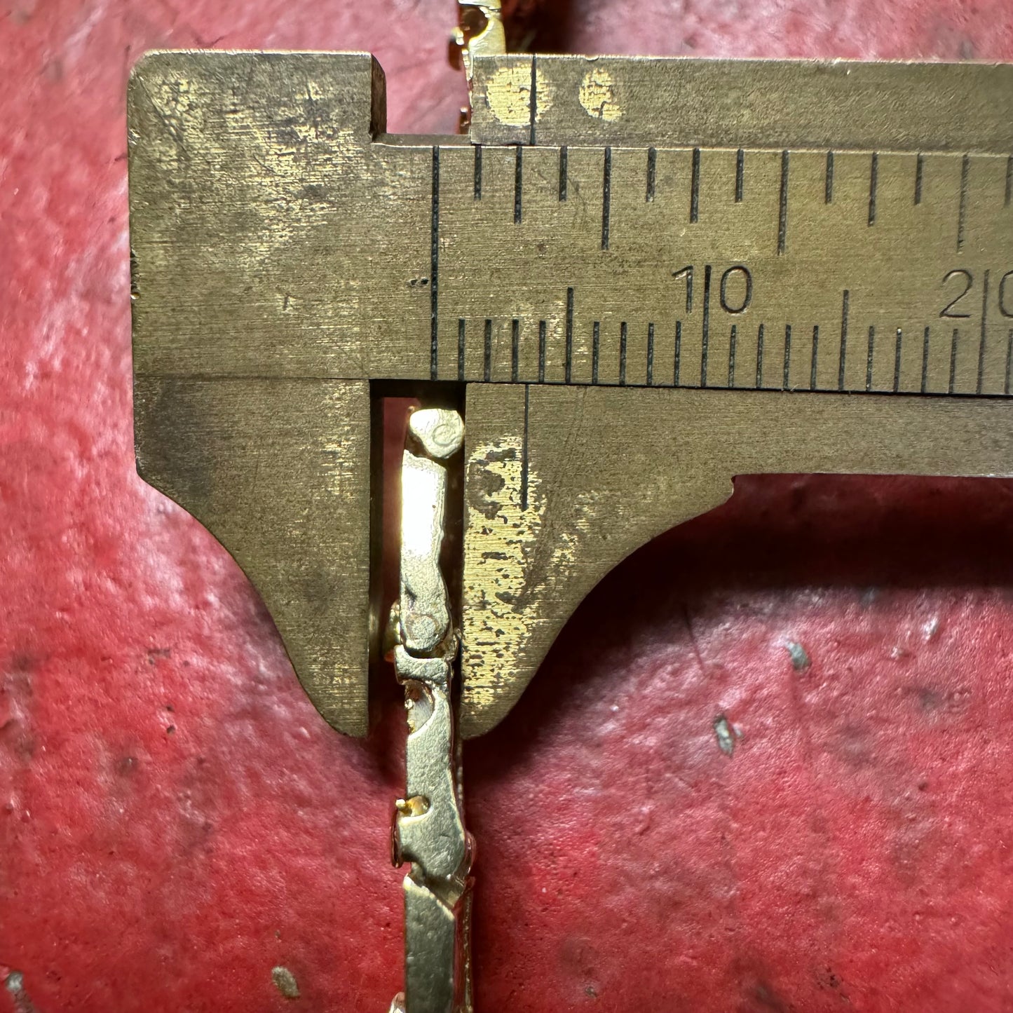 Late 1980’s-Early 90’s Solid 14k Yellow Gold Hinged Nugget Link Bracelet (8.25”)