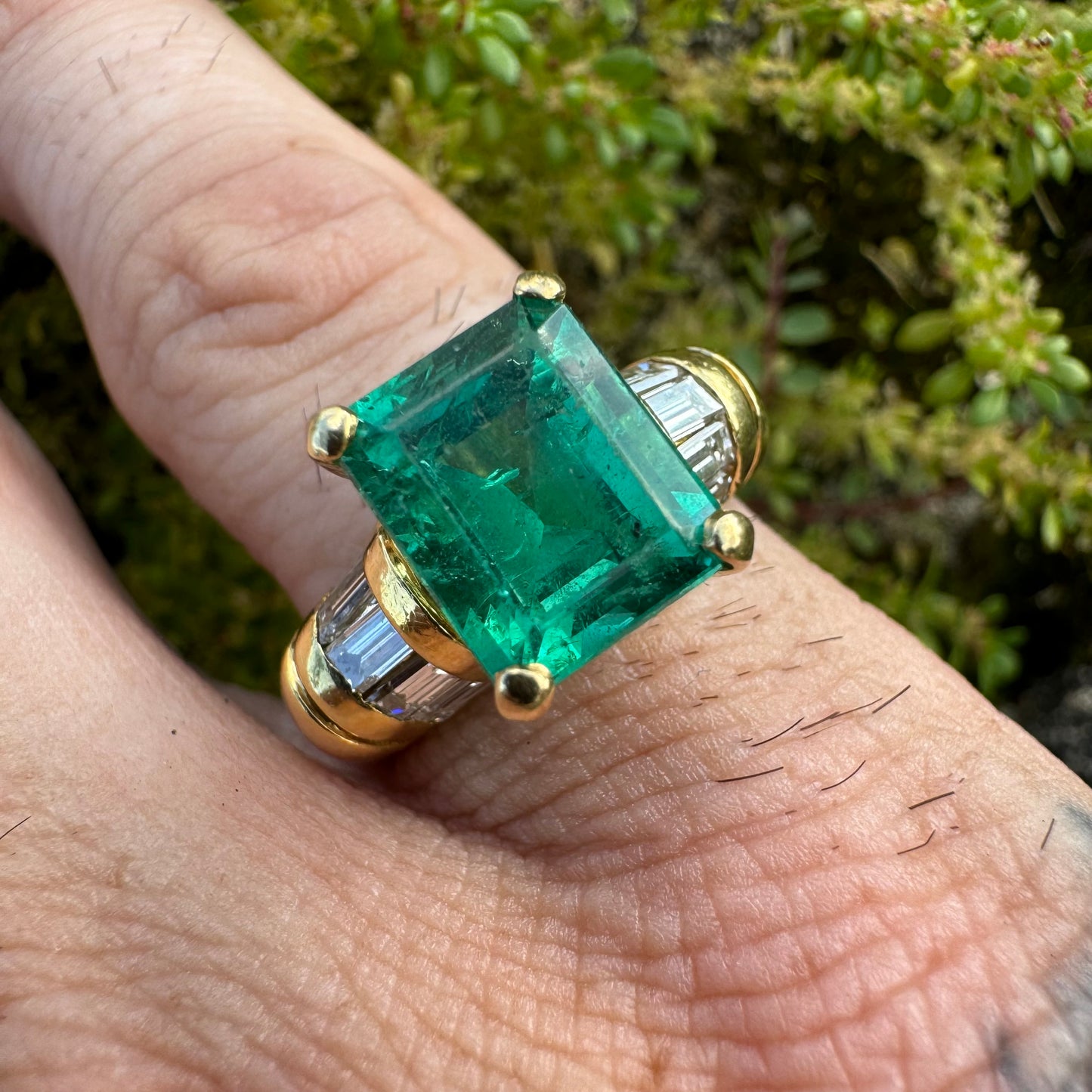 Vintage 4.0ct Emerald 18k Yellow Gold Natural .50ctw Baguette Diamond Ring (7.25)