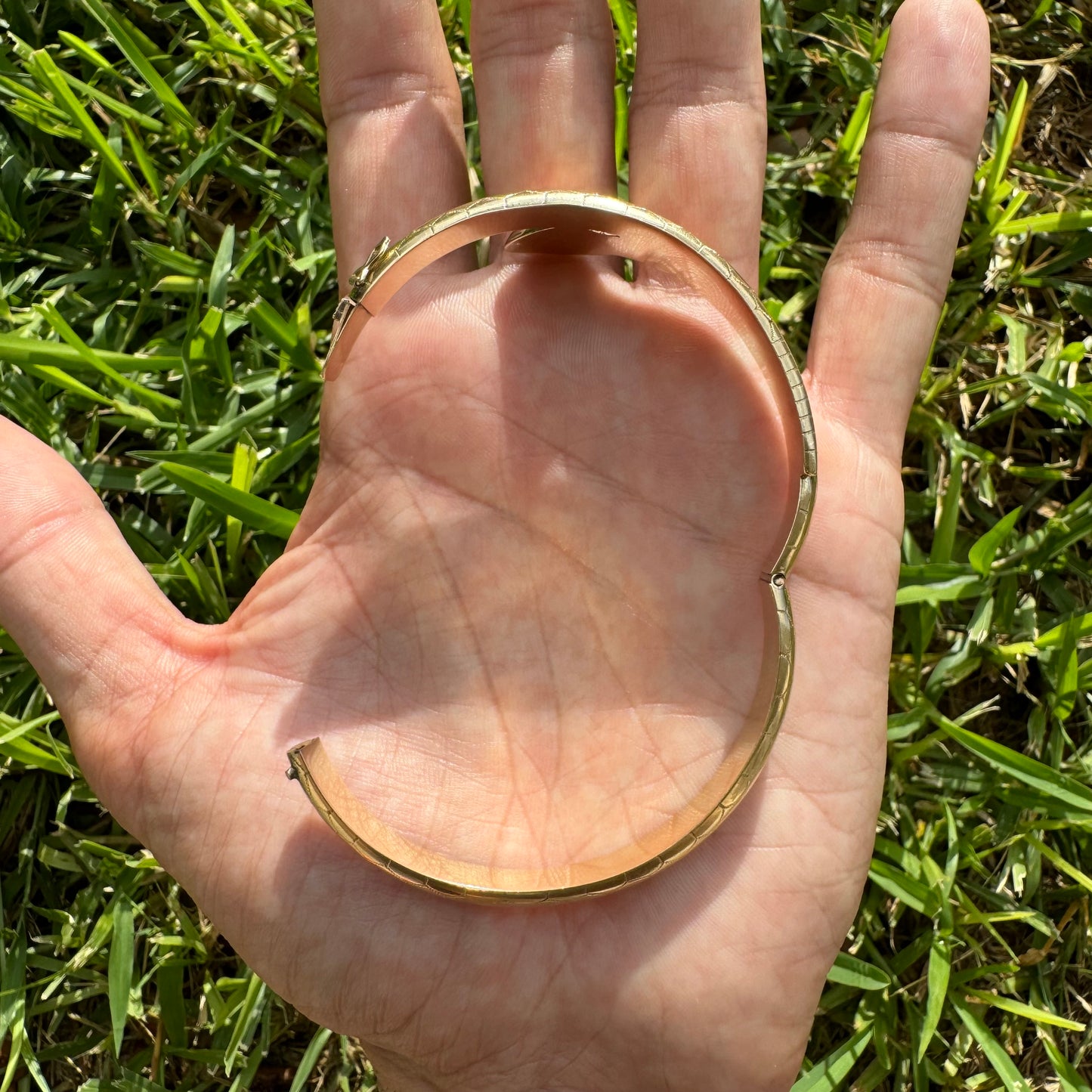 1960’s 14k Yellow Gold Hand Chased Wraparound Snake Hinged Bangle Bracelet (5.75”-6.75”)