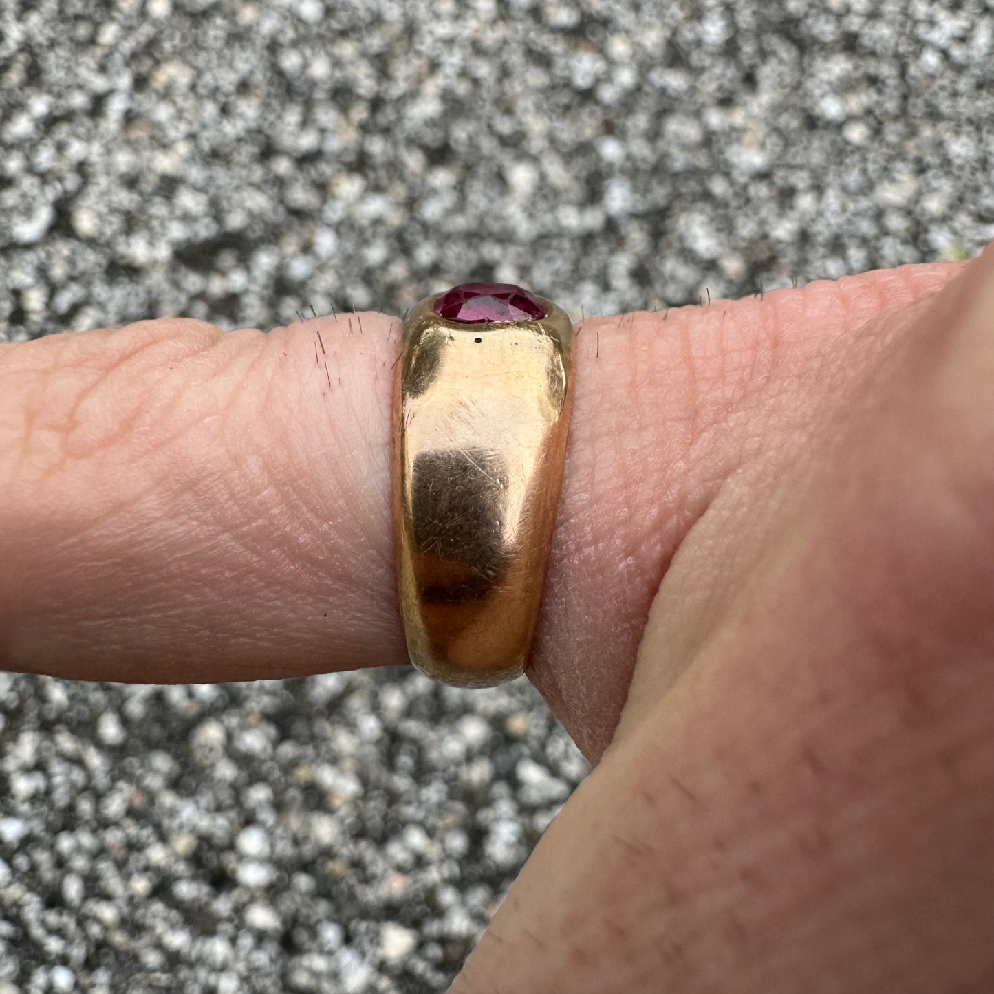 Early-Mid Victorian Era 15k Gold Old Cut Ruby Chunky Donut Band Ring (5.5)
