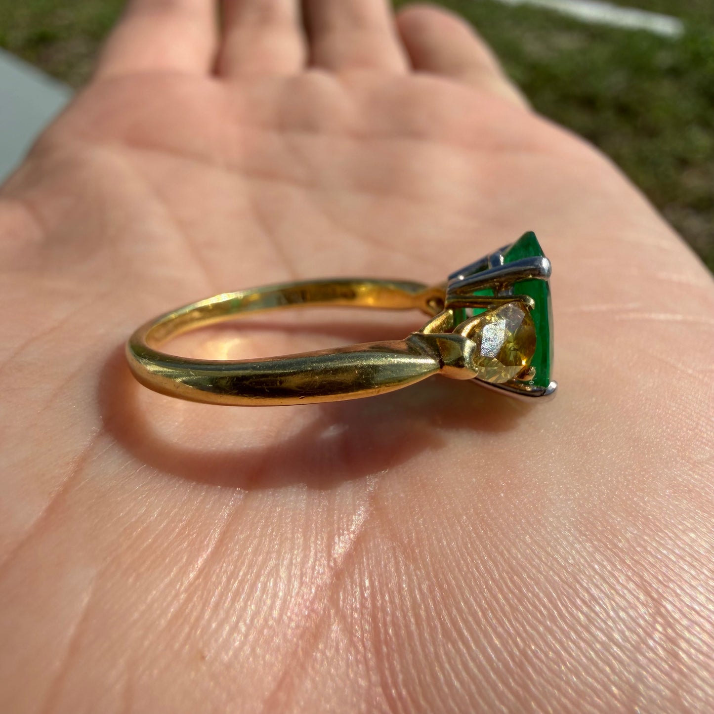 Vintage Solid 18k Yellow Gold and Platinum 2.0ctw Natural Emerald and Fancy Yellow Diamond Trilogy Ring (7.5)