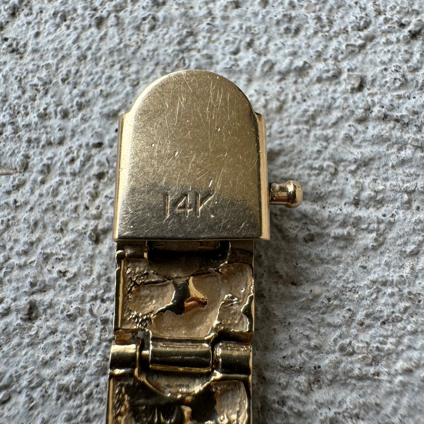Late 1980’s-Early 90’s Solid 14k Yellow Gold Hinged Nugget Link Bracelet (8.25”)