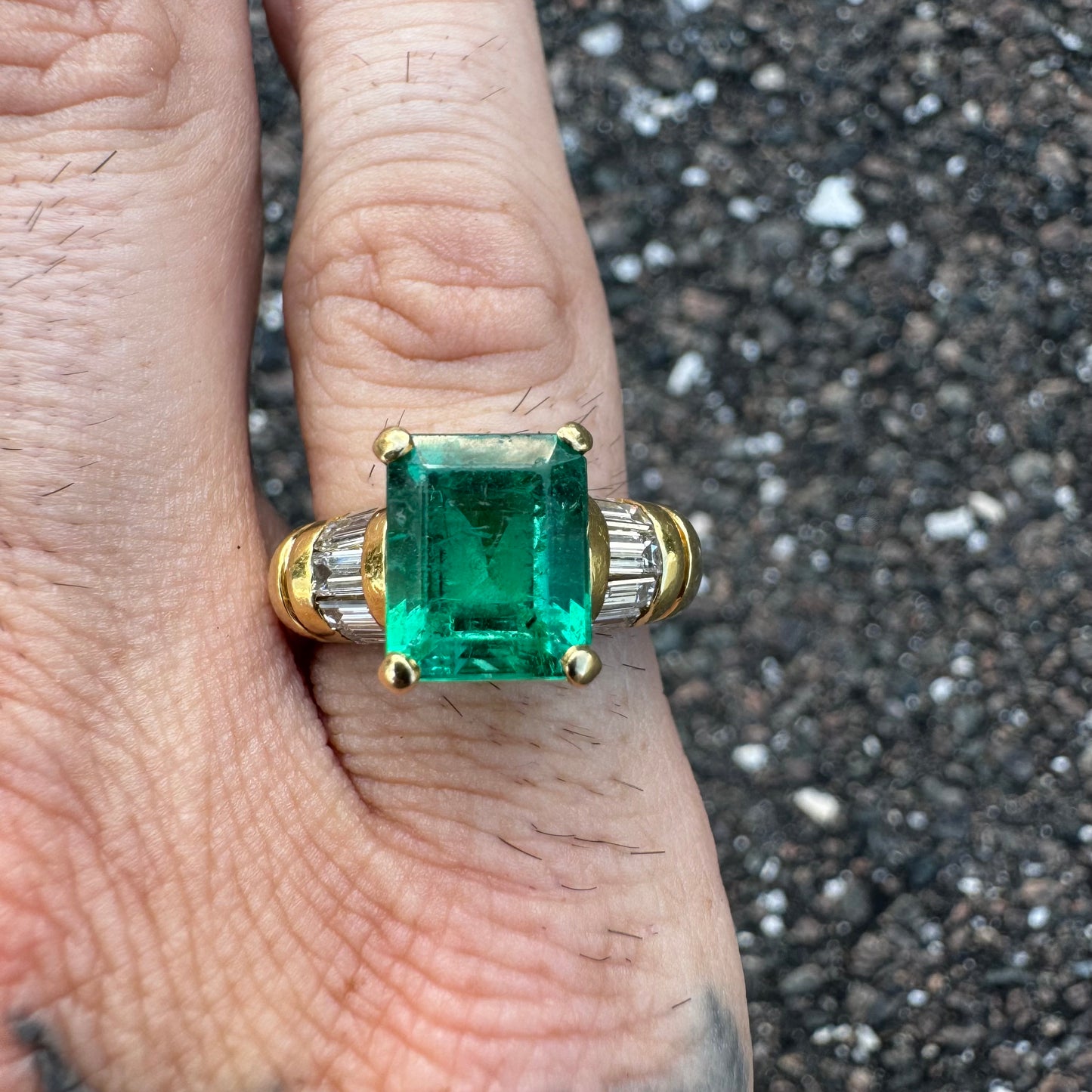 Vintage 4.0ct Emerald 18k Yellow Gold Natural .50ctw Baguette Diamond Ring (7.25)