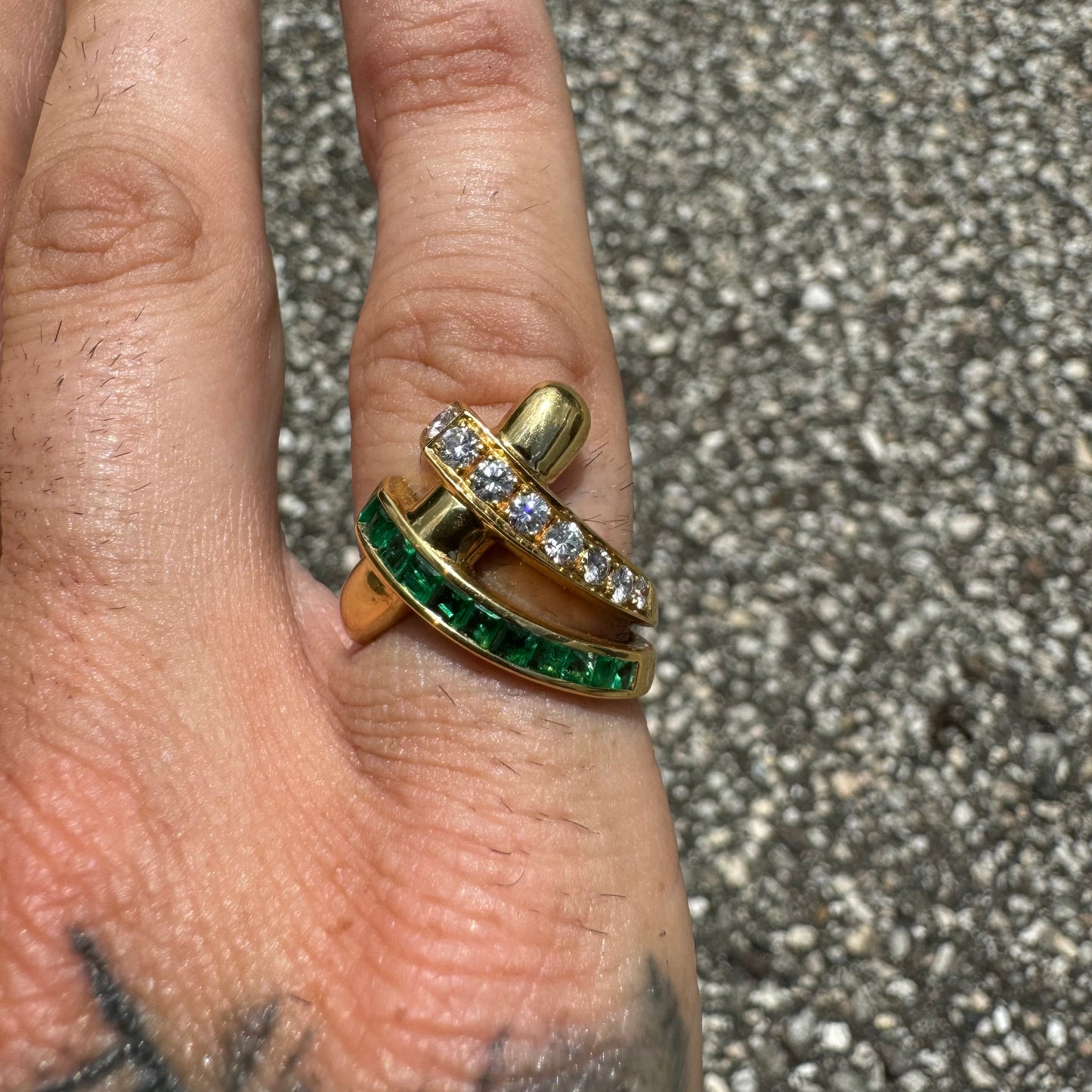 Vintage Custom Made 18K Yellow Gold .50CTW VVS-1 Natural Diamond And .70CTW Columbian Emerald Modernist Ring (5.5)