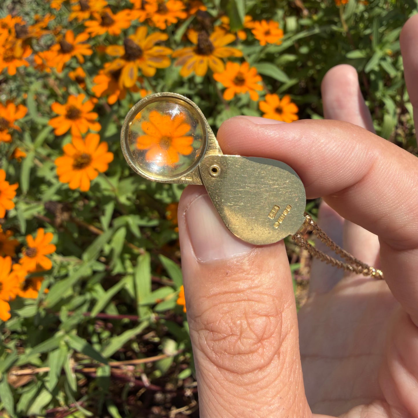 1977 Solid 18k Yellow Gold English Hallmarked Jewelers Loupe Pendant