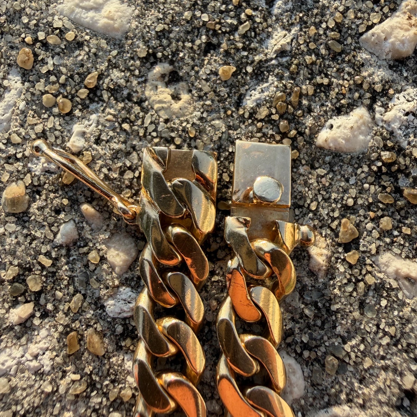 Vintage Solid 18k Yellow Gold Classic Cuban Link Bracelet  (7.5”)