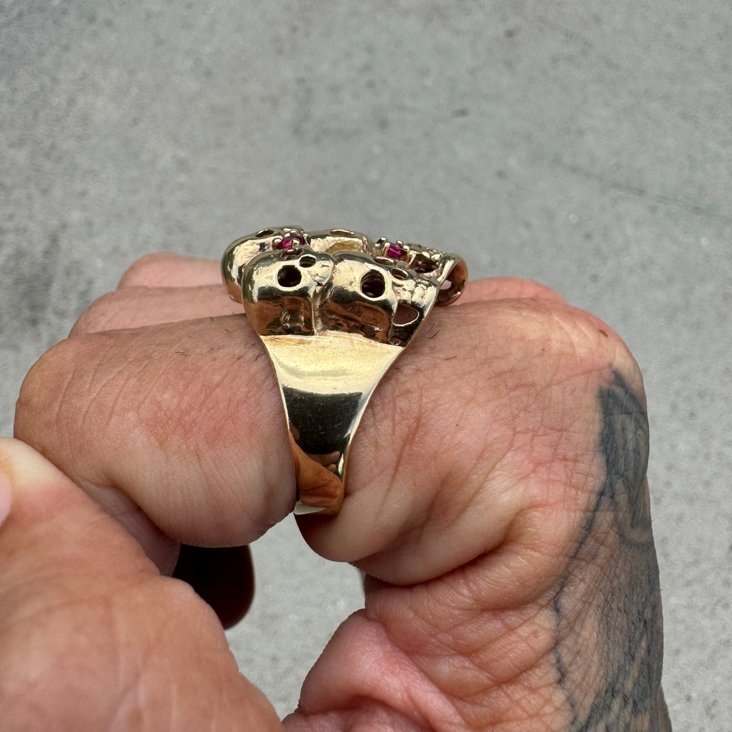Vintage Solid 14k Yellow Gold Natural Ruby Large Skull Pile Ring (11)