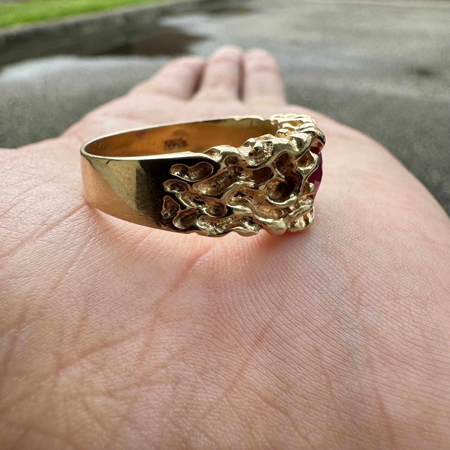 1960’s/70’ Solid Backed 14k Yellow Gold Heavyweight 2.3Ct Natural Ruby Brutalist Nugget Ring (11.5)
