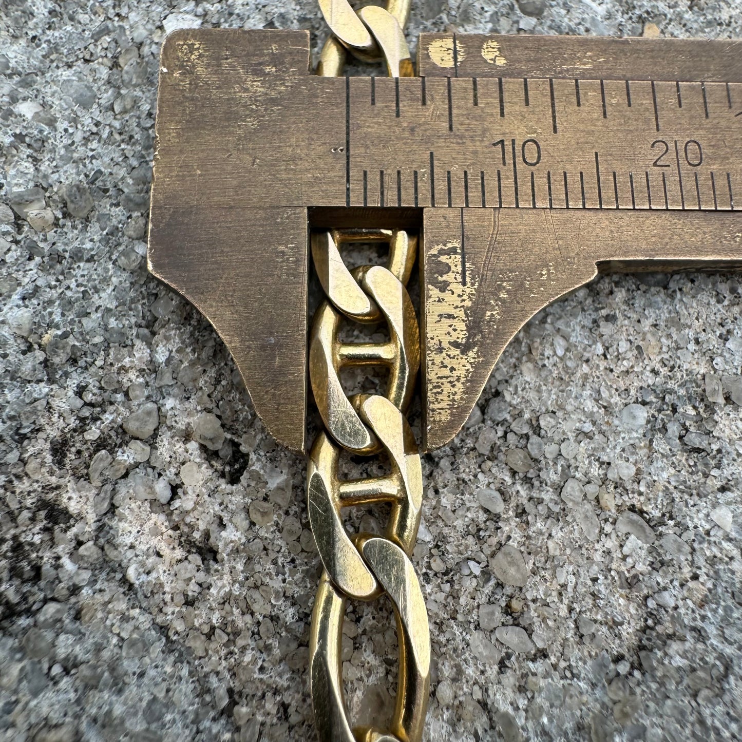 1990’s Solid 14k Yellow Italian Gold Knife Edged Mariner Figaro Link Bracelet (8.25”)