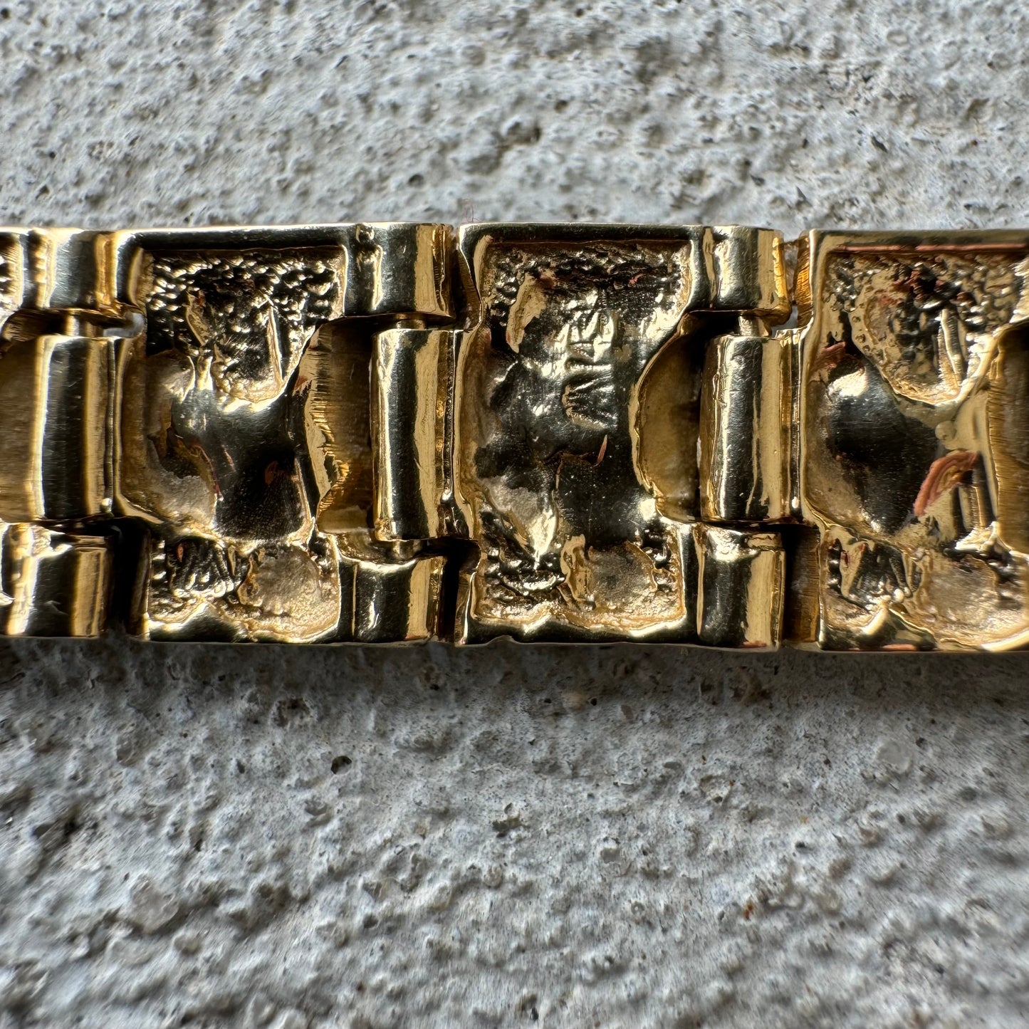Late 1980’s-Early 90’s Solid 14k Yellow Gold Hinged Nugget Link Bracelet (8.25”)
