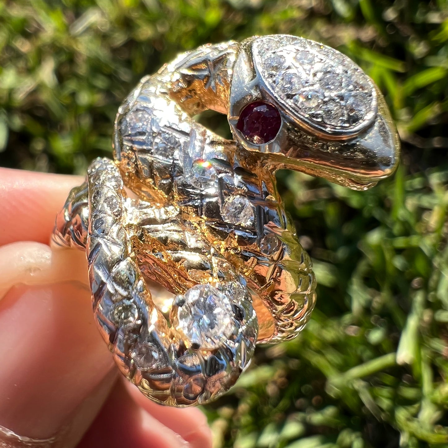 Vintage 14k Gold Natural Diamond And Ruby Heavyweight Protruding Snake Ring (8)