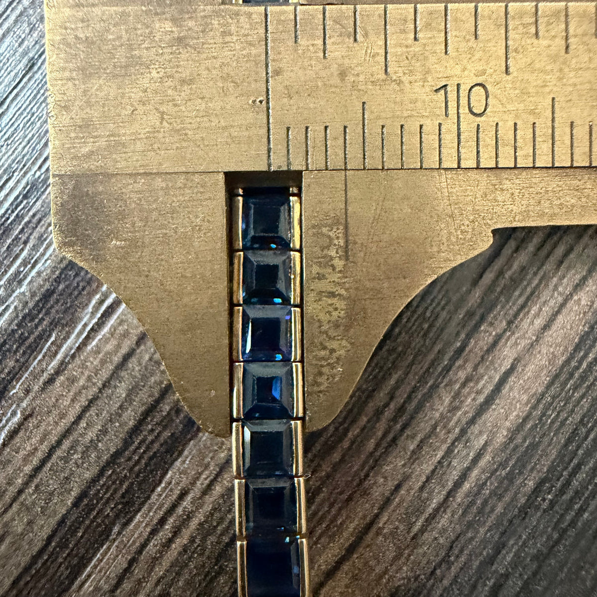 1930’s/40’s Solid 18k Yellow Gold 6.0ctw Carré Cut Natural Blue Sapphire Tennis Bracelet By Louis J. Meyer Inc. (7.25”)