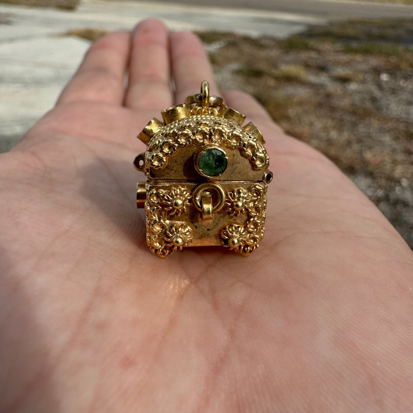 Mid-Century 18k Italian Yellow Gold Natural Emerald And Diamond Treasure Chest Pendant