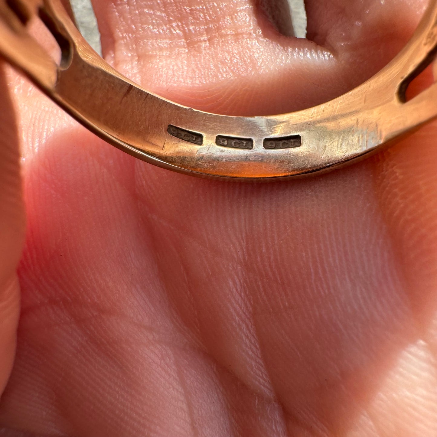 1982 22k Elizabeth 2/St. George British 1 Sovereign Coin Ring (10)