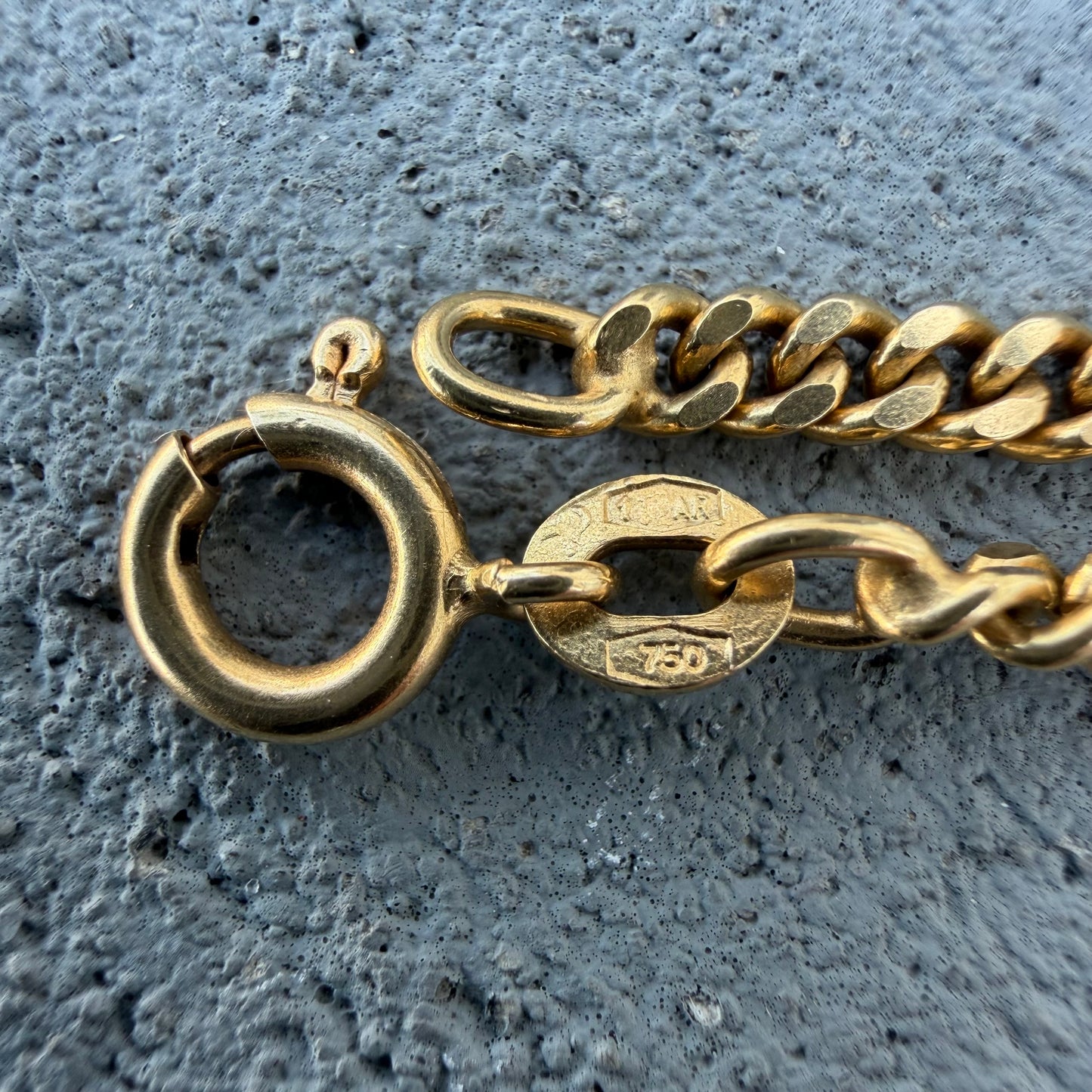Mid-Century UnoAerre Solid 18k Yellow Gold Classic Cuban Curb Link Necklace (24”)