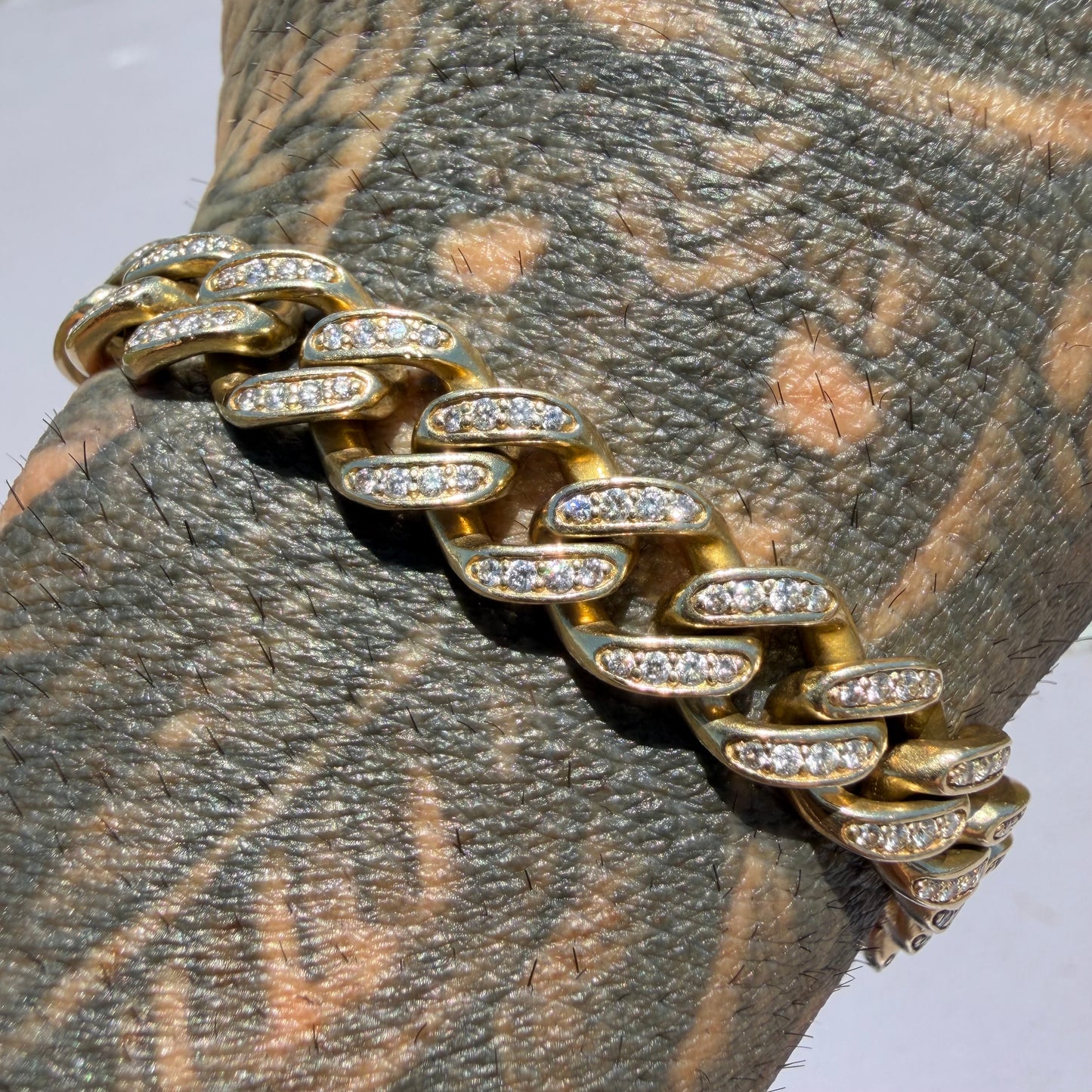 Solid 14k Yellow Gold 5.0ctw Natural Diamond Encrusted Cuban Link Bracelet (8.25”