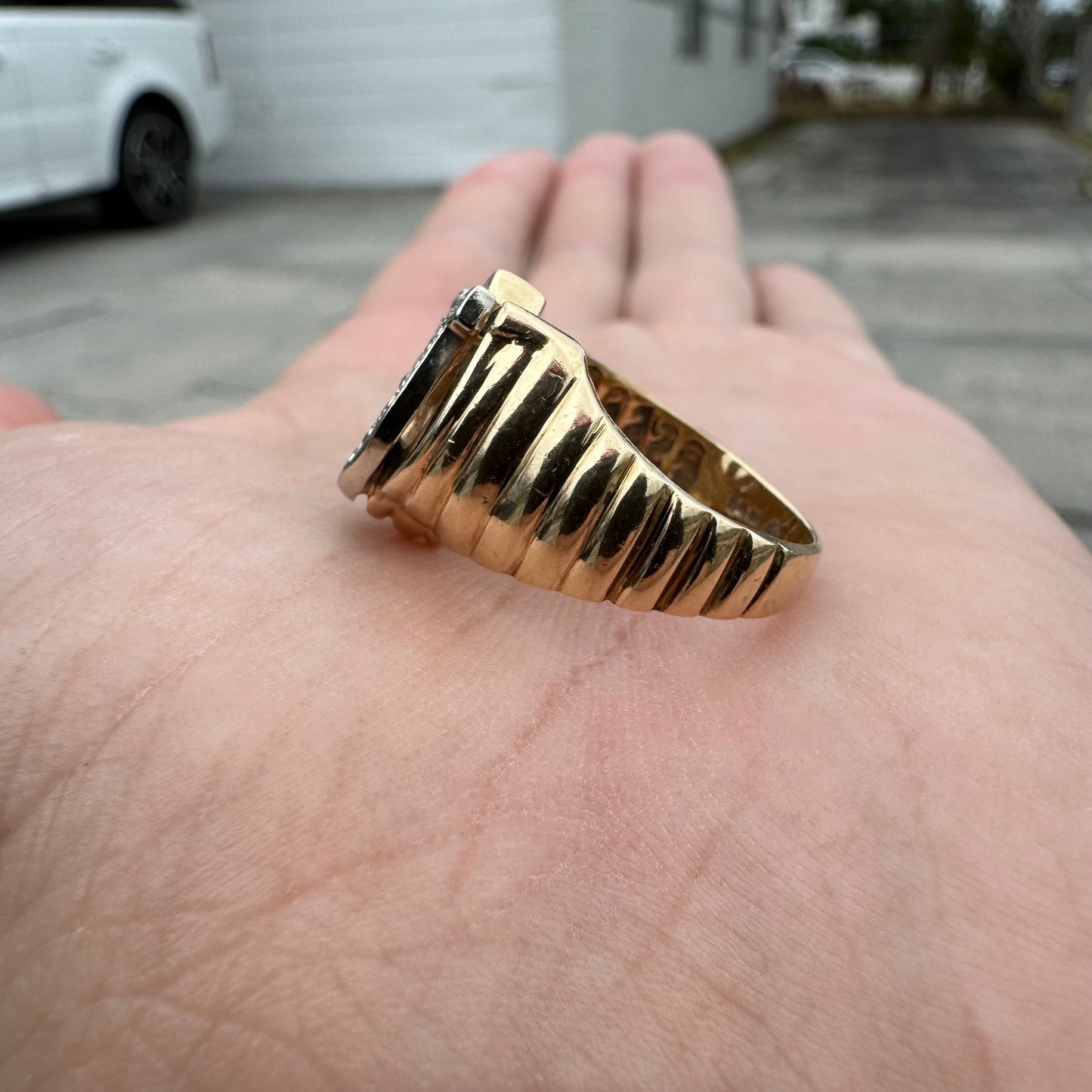 Vintage 14k Gold Natural Diamond Encrusted Lucky Double Horseshoe Ring (7.25)