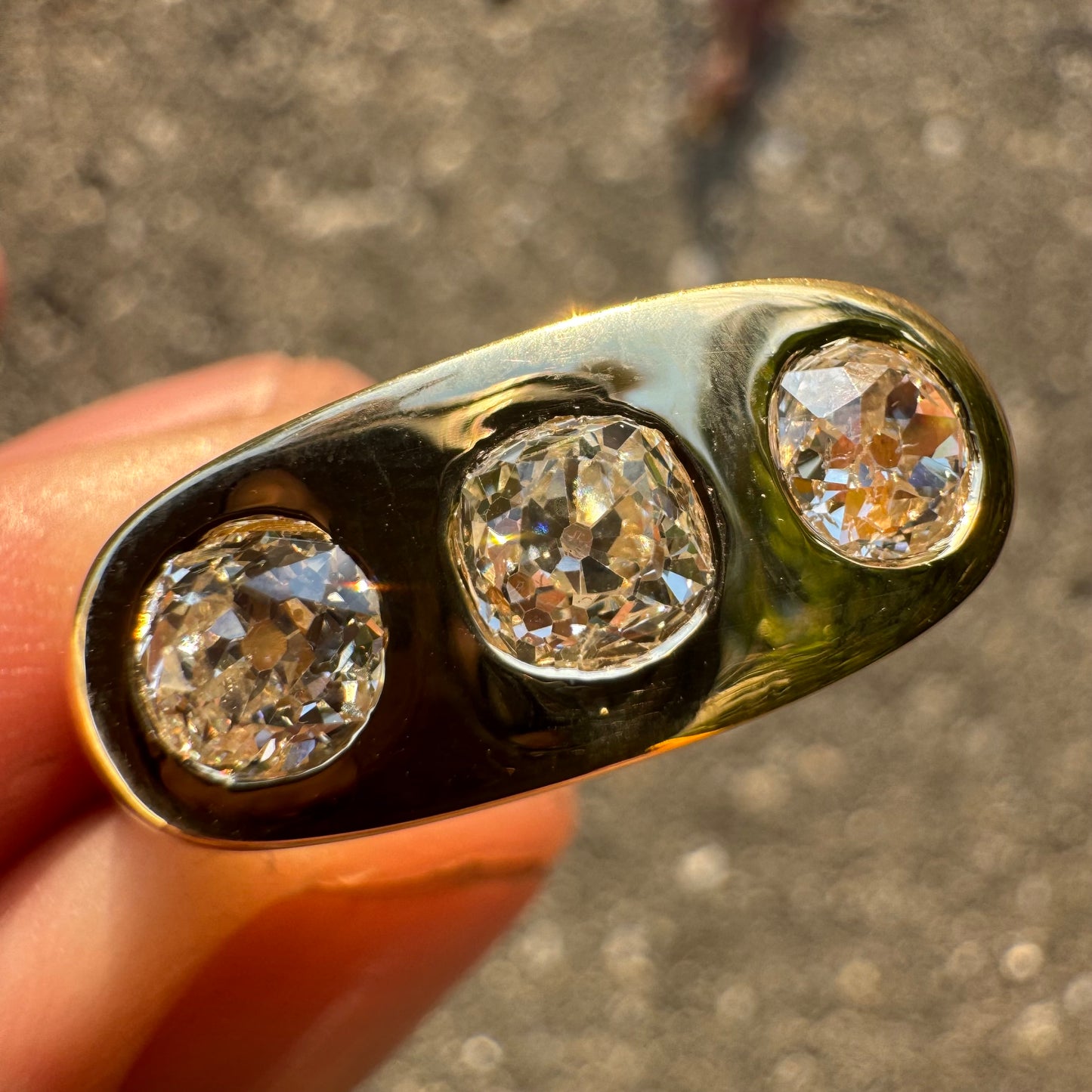 Vintage Solid 18k Yellow Gold 1.5ctw Natural Old Mine Cut Diamond Trilogy Ring (11)