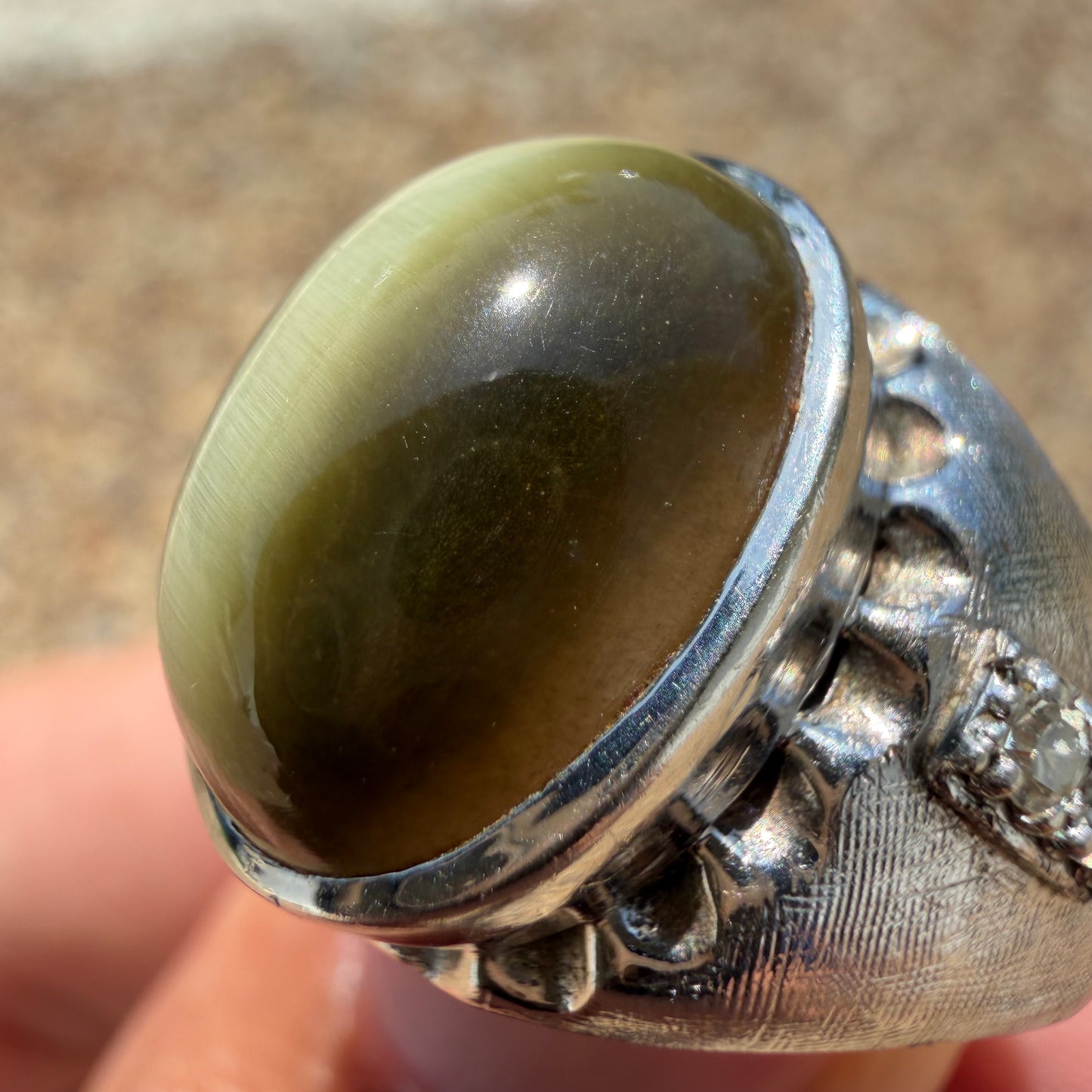 Mid-Century Solid 14k White Gold 7.25ctw Natural Chrysoberyl Cats Eye And Diamond Gents Ring (8.5)