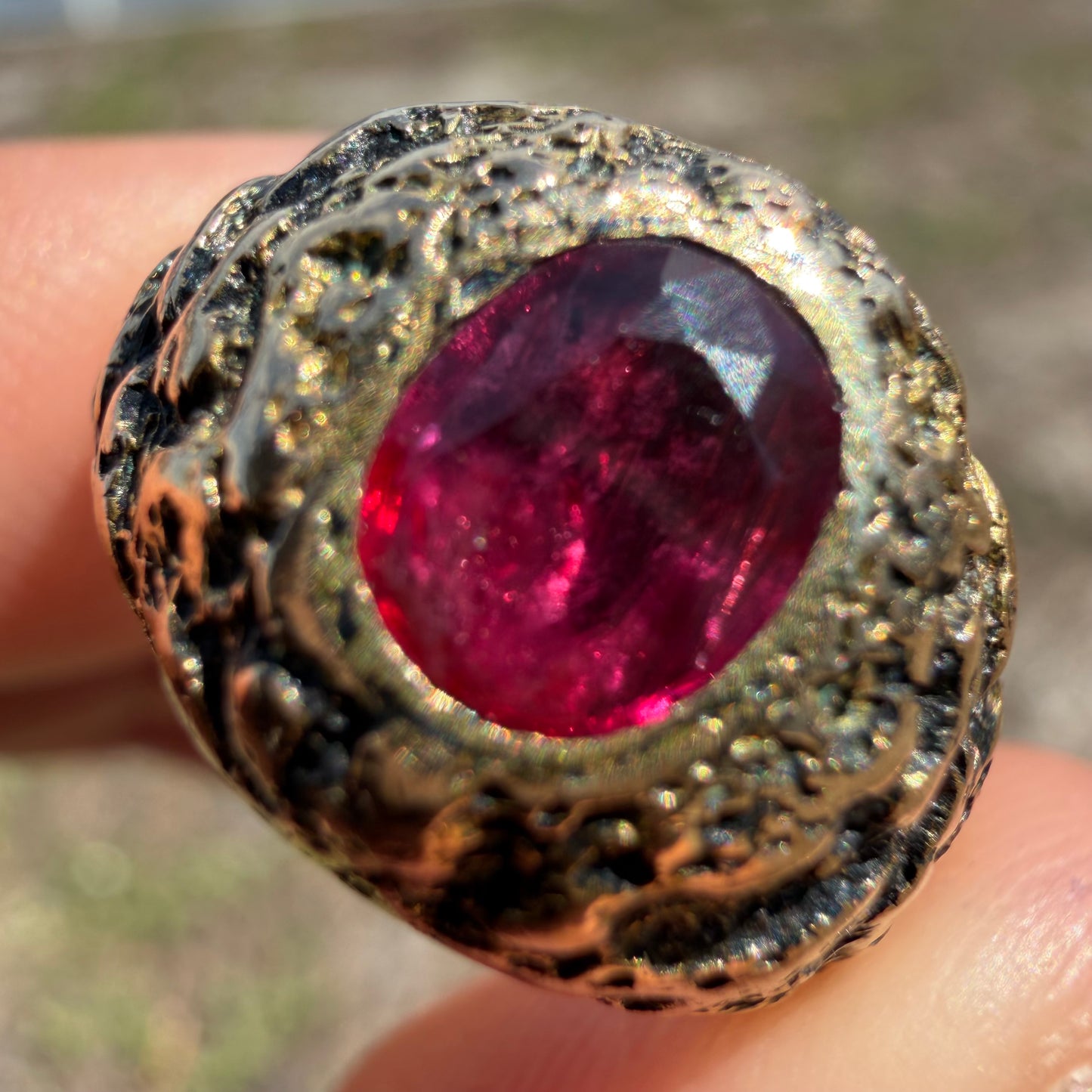Antique Solid 14k Yellow Gold Natural Ruby Brutalist Gypsy Ring (7.75)