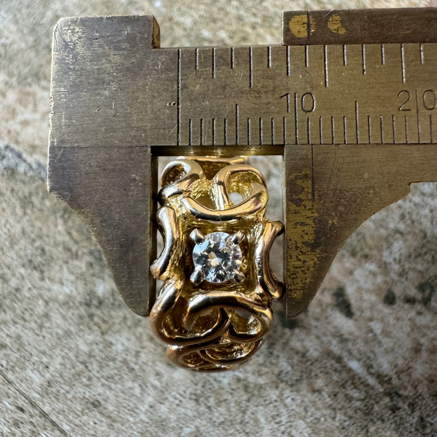 Mid-Century Solid 14k Yellow Gold .25ct Natural VS Diamond Interwoven Ring (10)