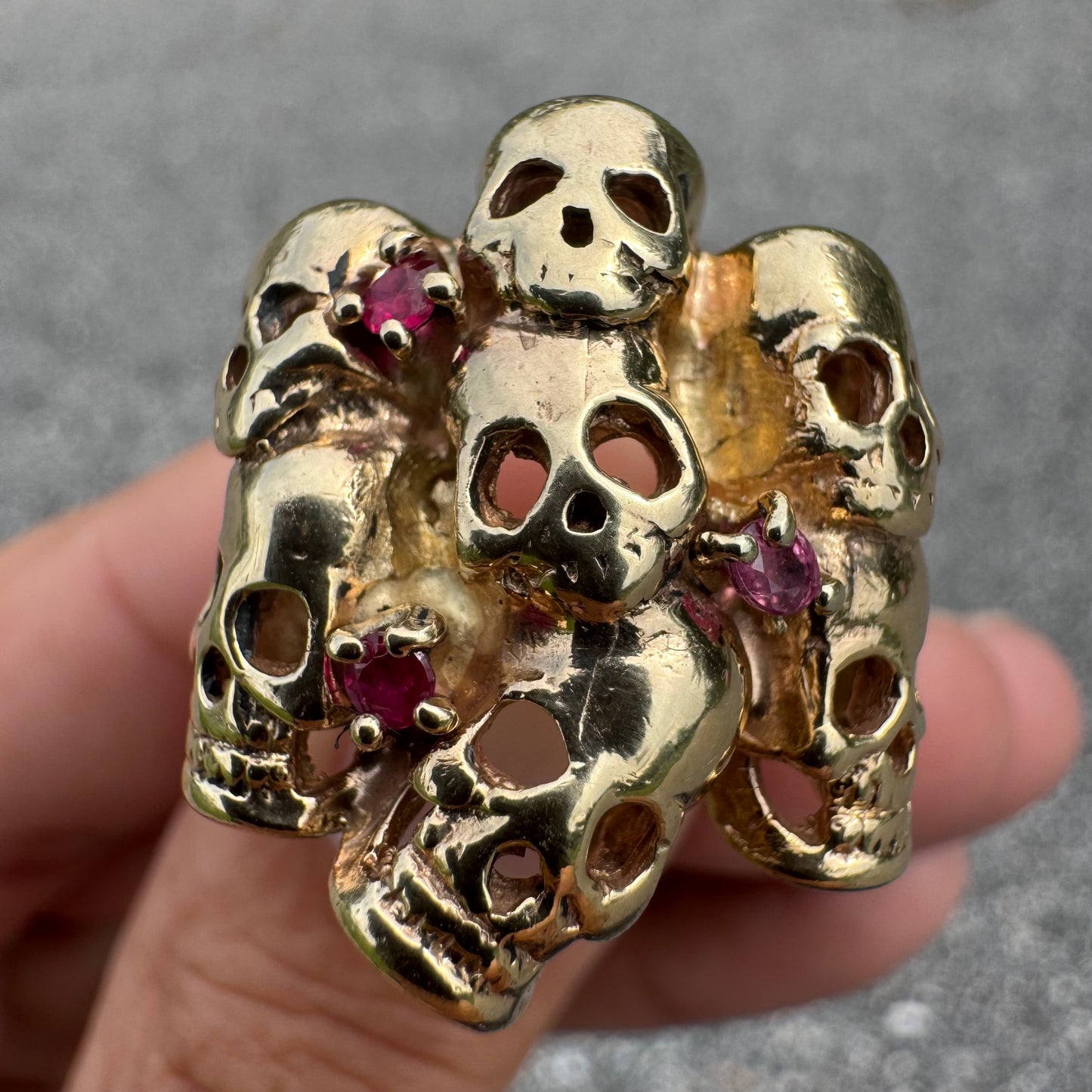Vintage Solid 14k Yellow Gold Natural Ruby Large Skull Pile Ring (11)