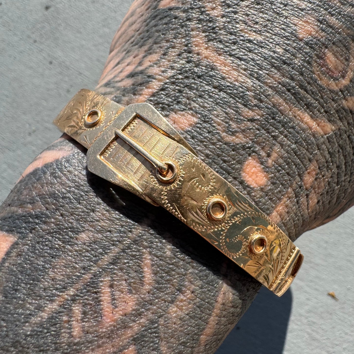 1921 Kaden Bros. 14k Yellow Gold Belt Buckle Bangle Bracelet (7.5”)