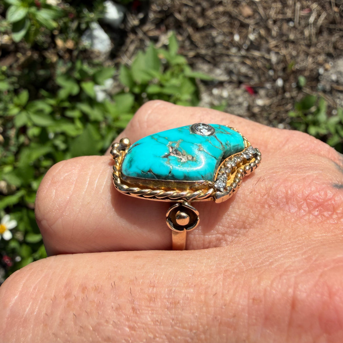 Vintage Handcrafted Solid 14k Yellow Gold Natural Diamond Set Turquoise Ring (8)