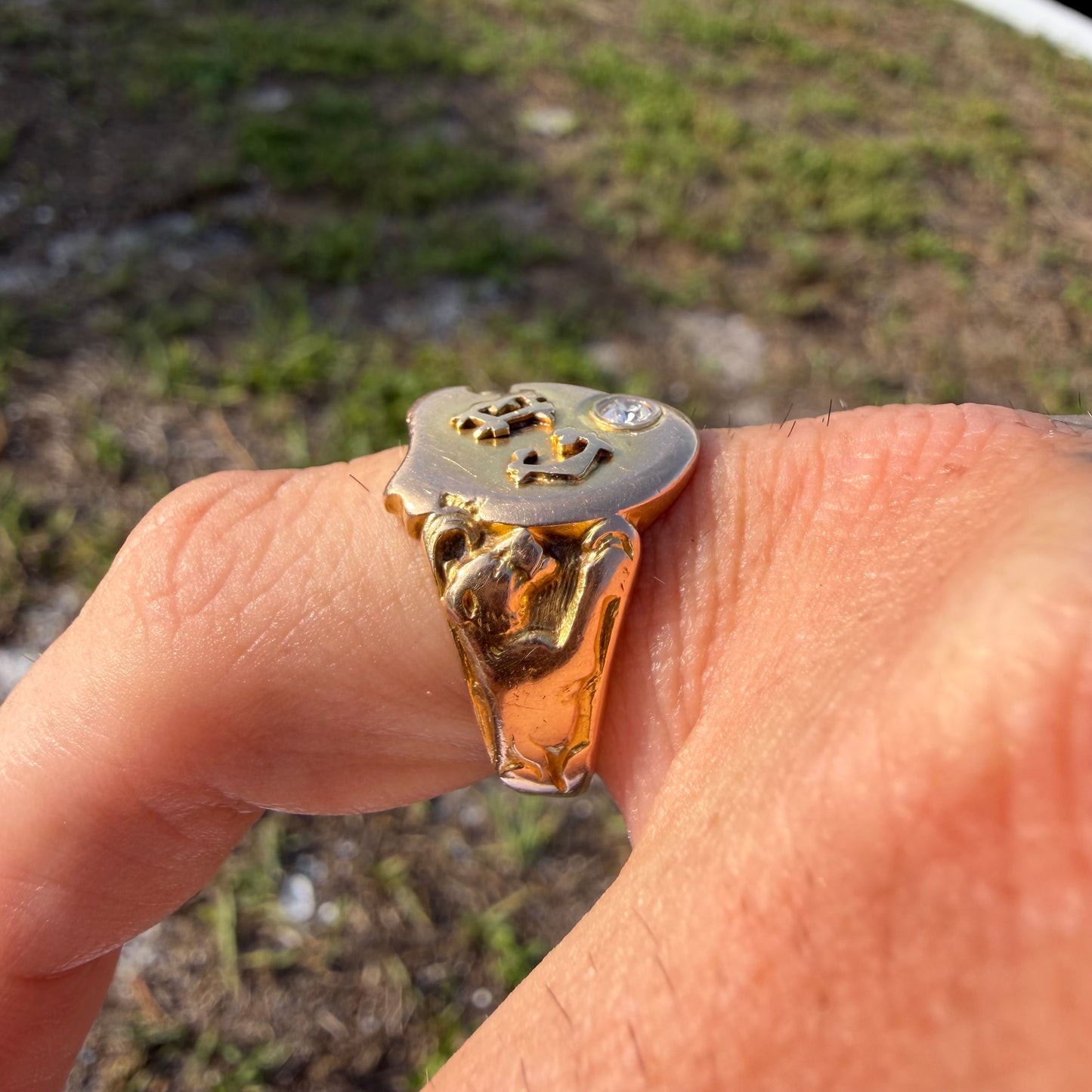 1910’s Solid 14k Yellow Gold Natural Old Mine Cut Diamond Double Lion Signet Ring (7.5)