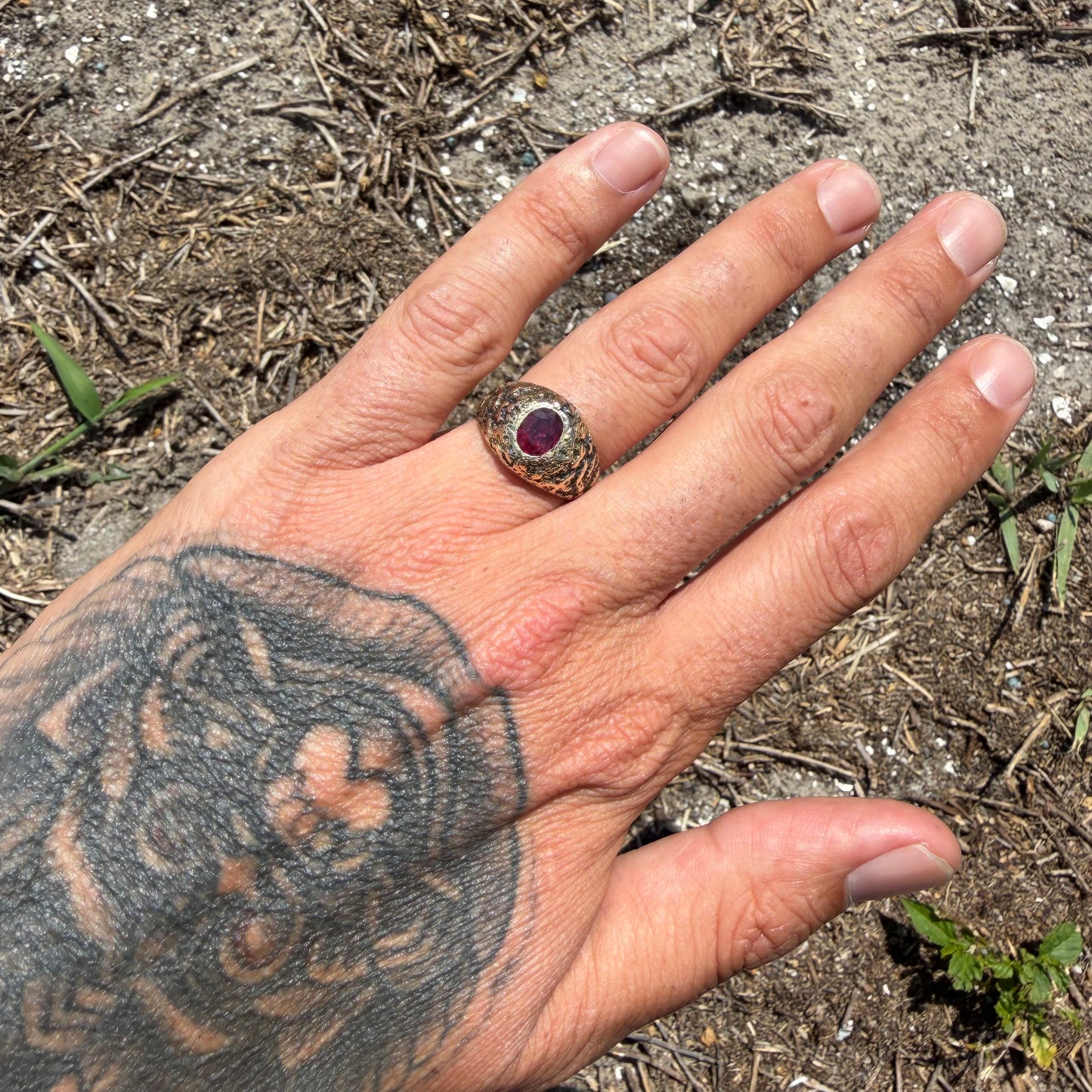 Antique Solid 14k Yellow Gold Natural Ruby Brutalist Gypsy Ring (7.75)