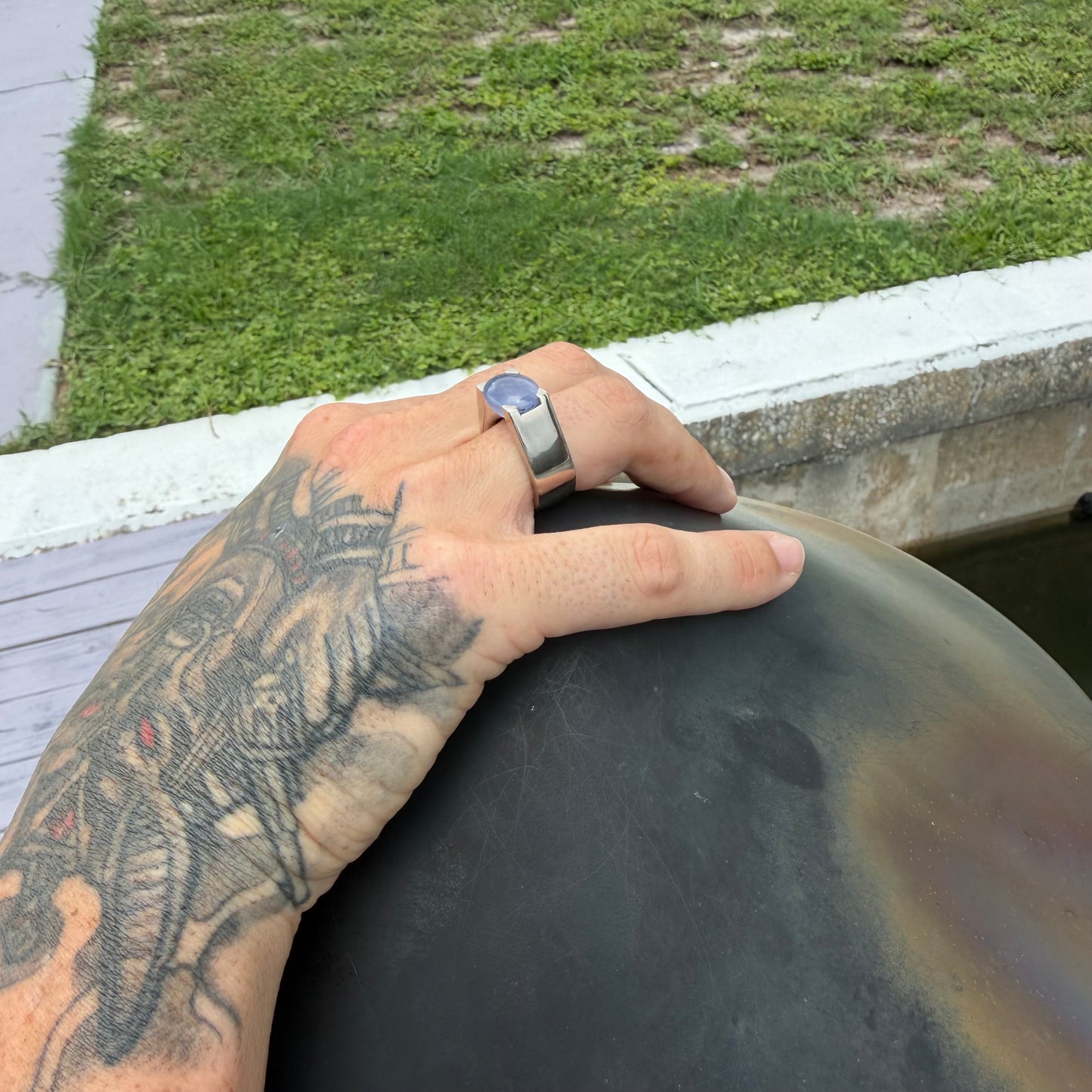 1999 Cartier Solid 18k White Gold Tankissme Chalcedony Ring (8)